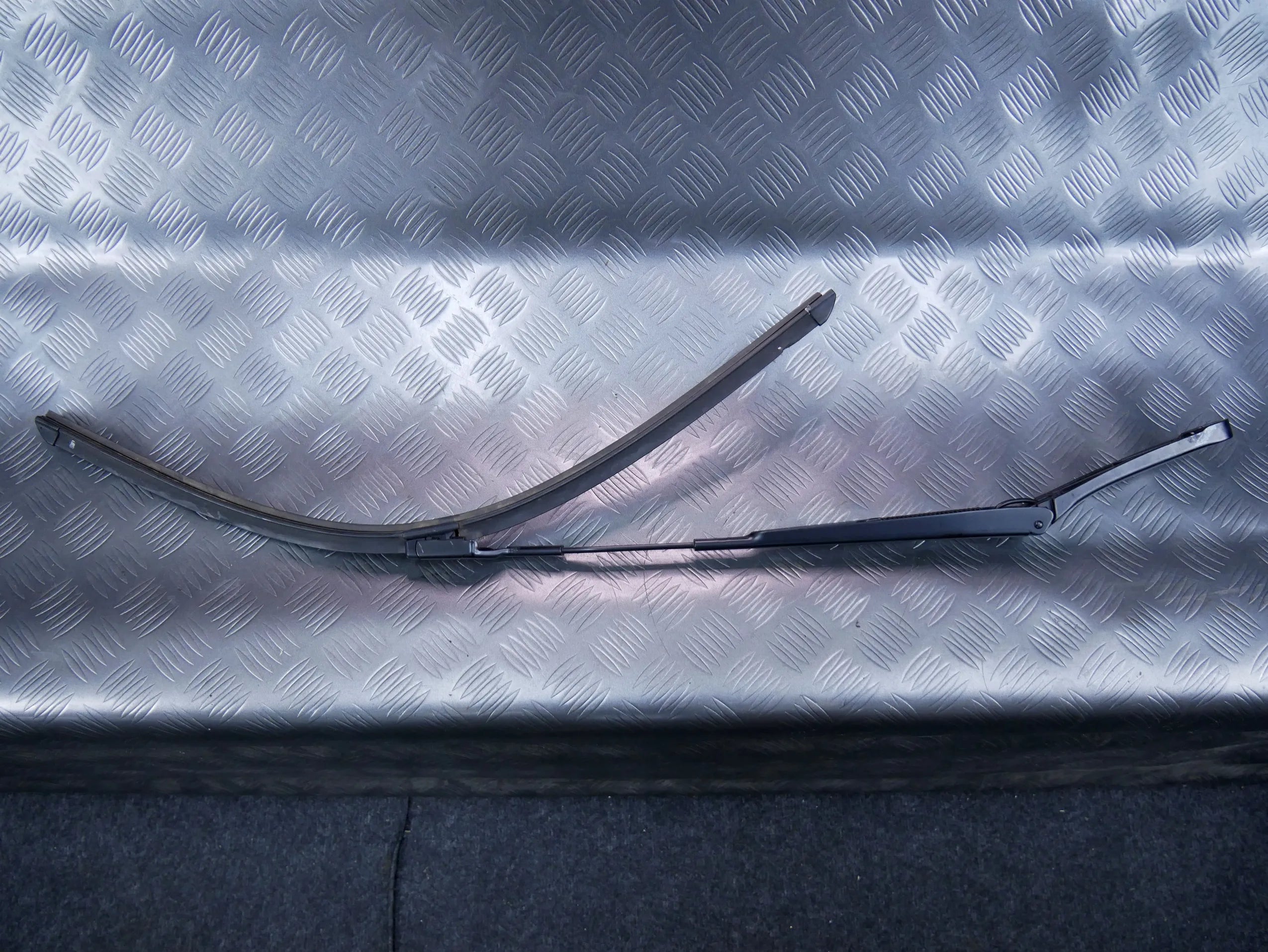 Ramię wycieraczka lewa 3G1955409 VW PASSAT B8