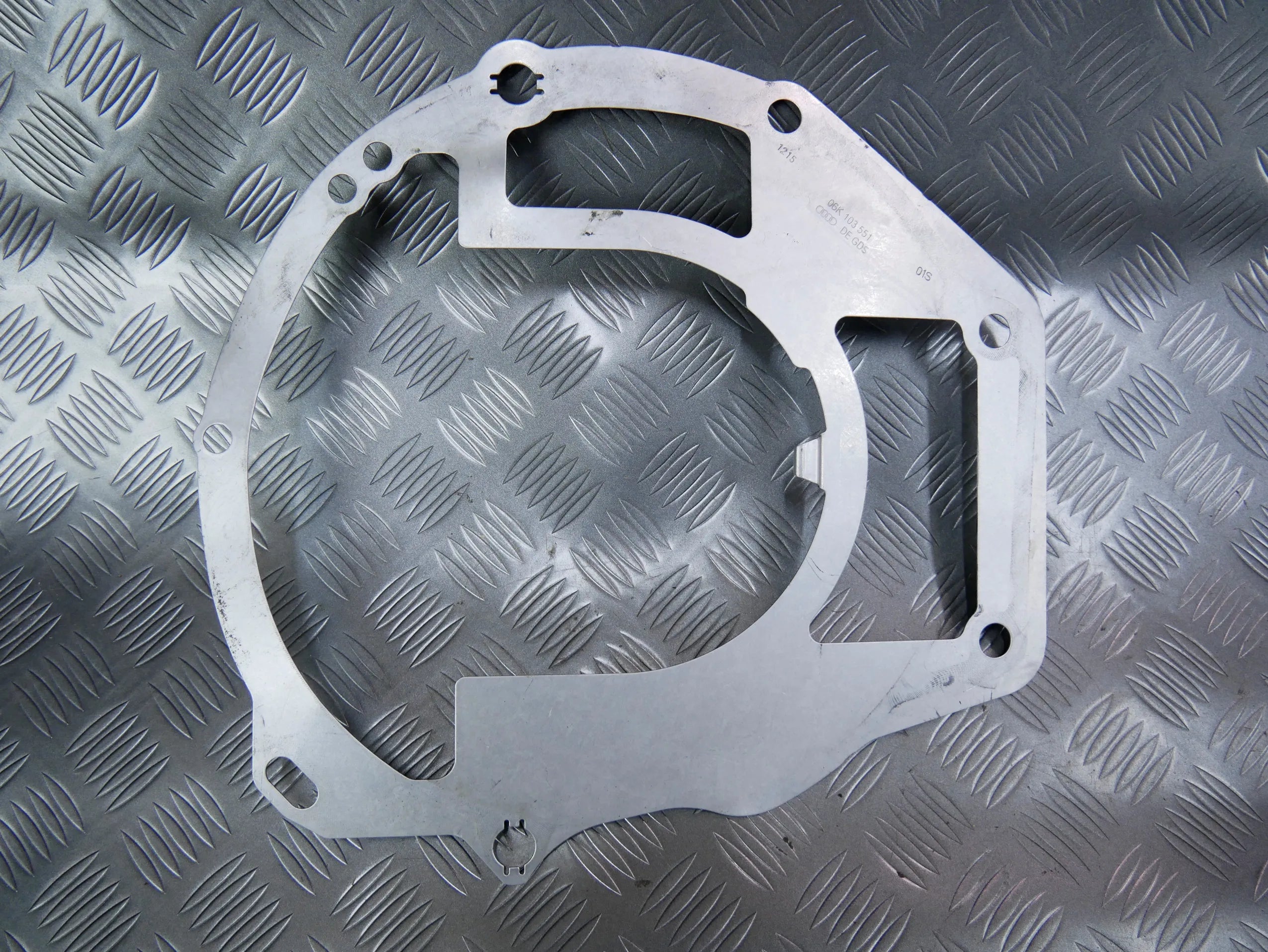 Uszczelka silnika metalowa flansza skrzyni 06K103551 VW PASSAT B8 2.0 TSI