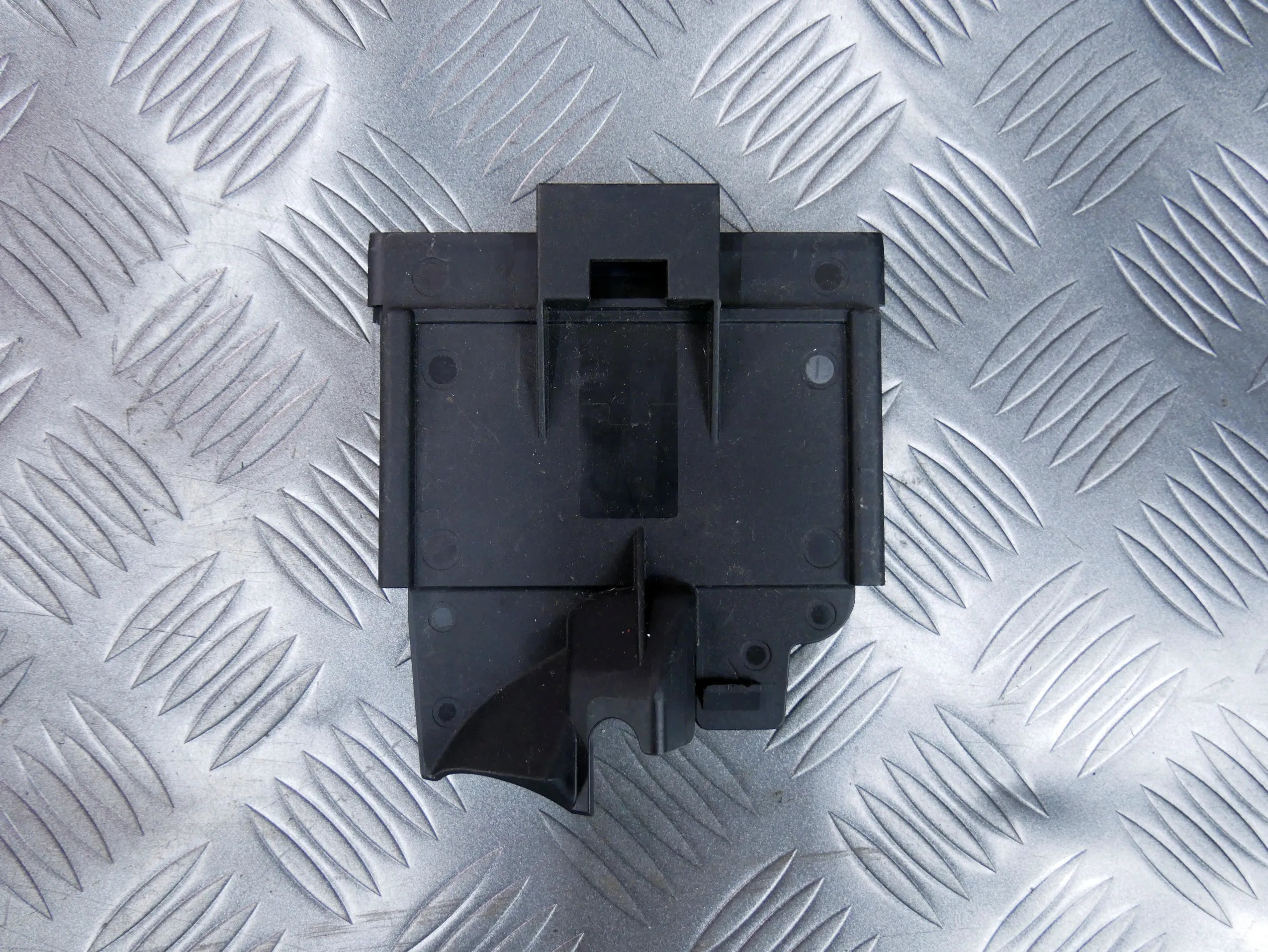 Osłona zaślepka skrzynki bezpieczników 5Q0927165D VW PASSAT B8