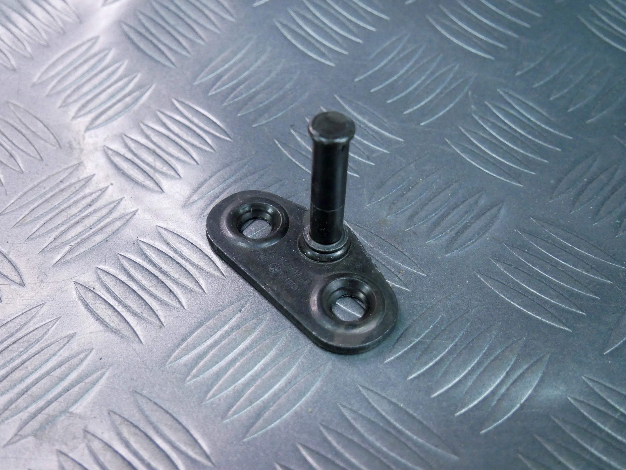 Rygiel klapy bagażnika 5C6827507B VW PASSAT B8