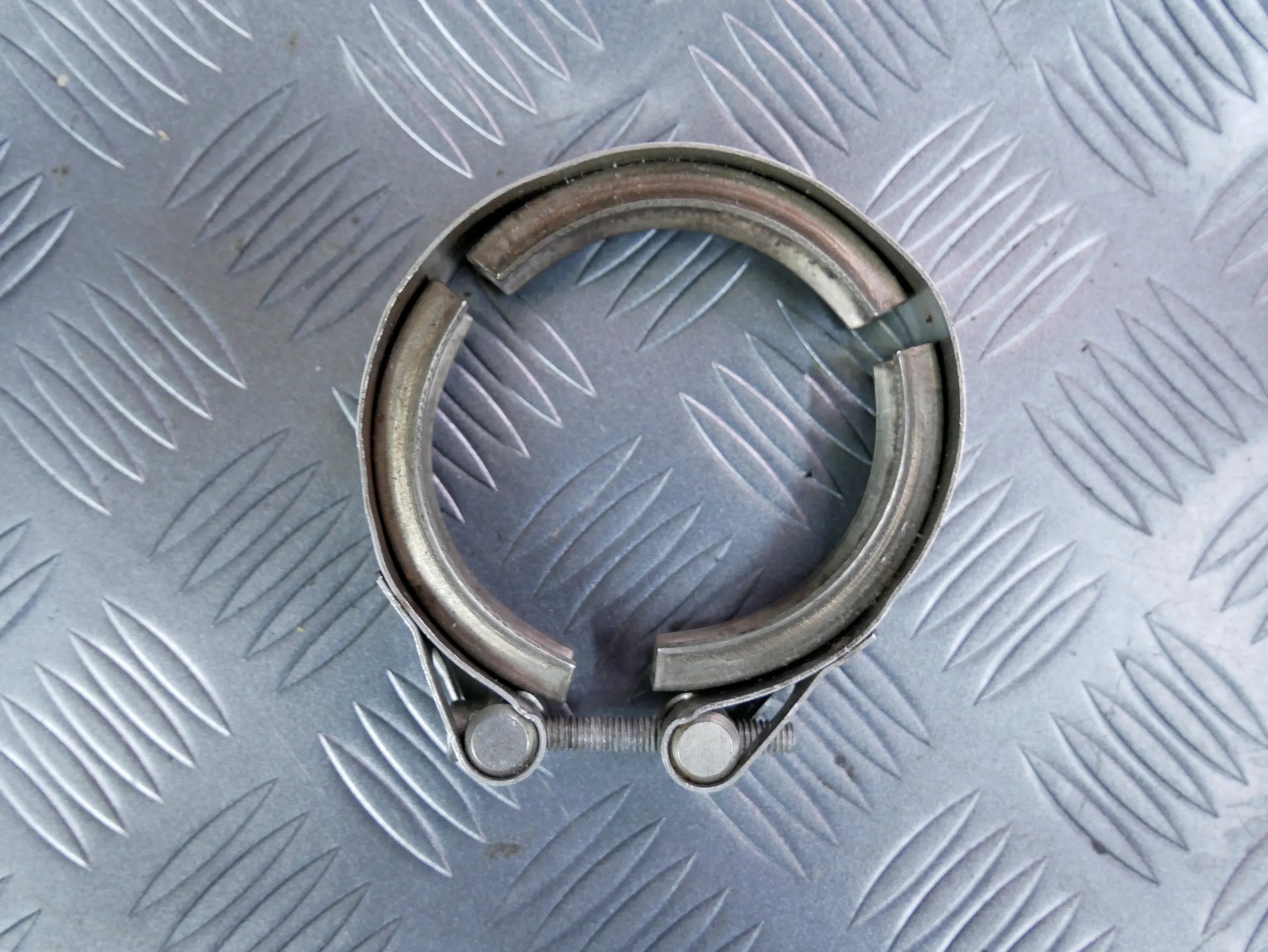 Obejma wydechu 3Q0253725A VW PASSAT B8