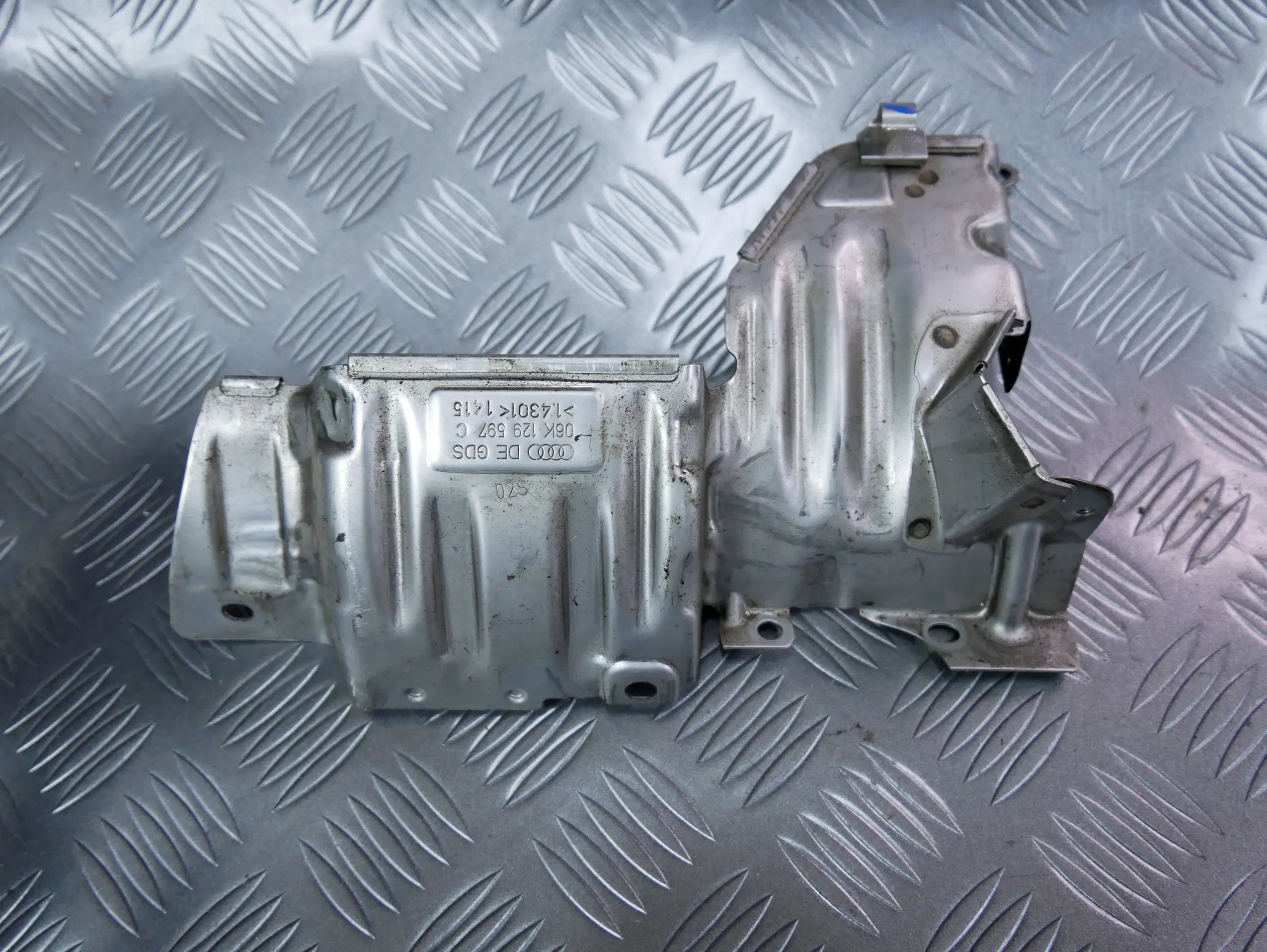 Osłona termiczna turbiny 06K145597C VW PASSAT B8 2.0 TSI