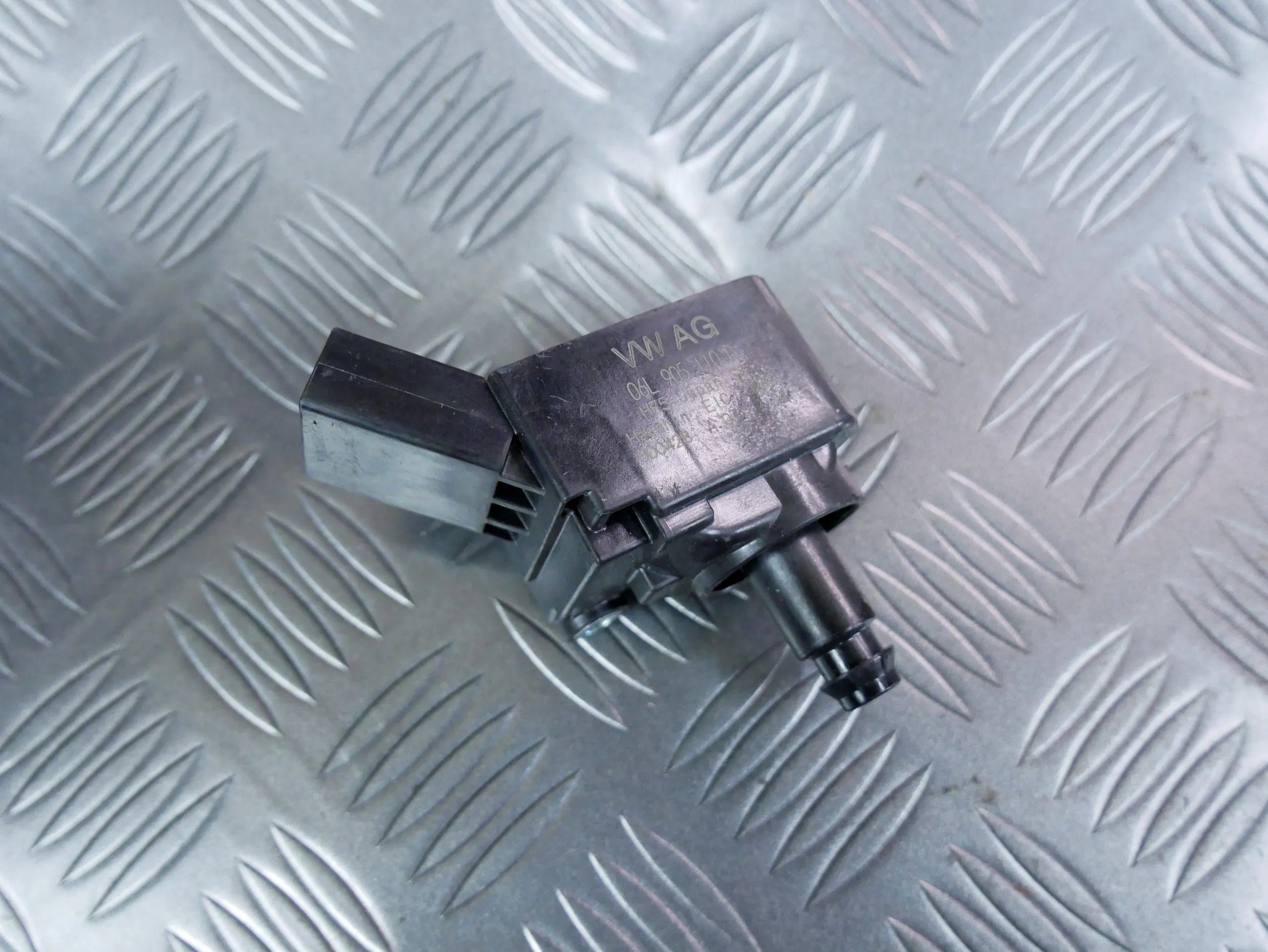 Cewka zapłonowa 06L905110D VW PASSAT B8 2.0 TSI