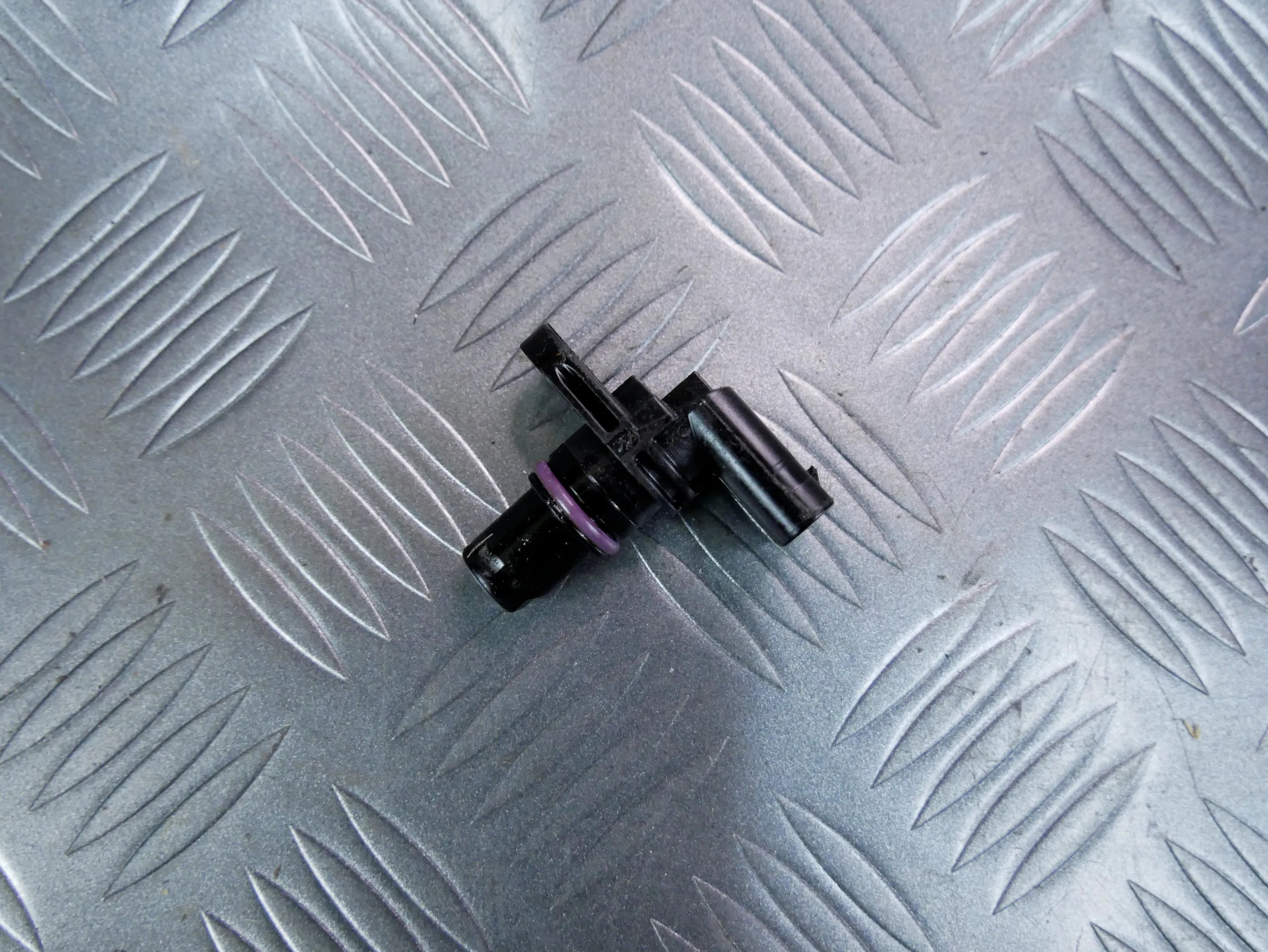 Czujnik położenia wałka 04C907601 VW PASSAT B8 2.0 TSI