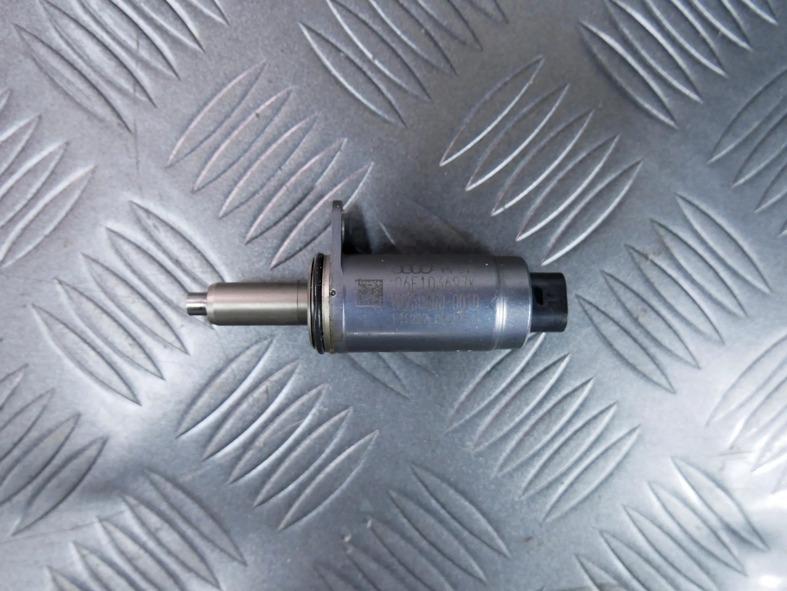 Zawór moduł nastawczy 06E103697K VW PASSAT B8 2.0 TSI