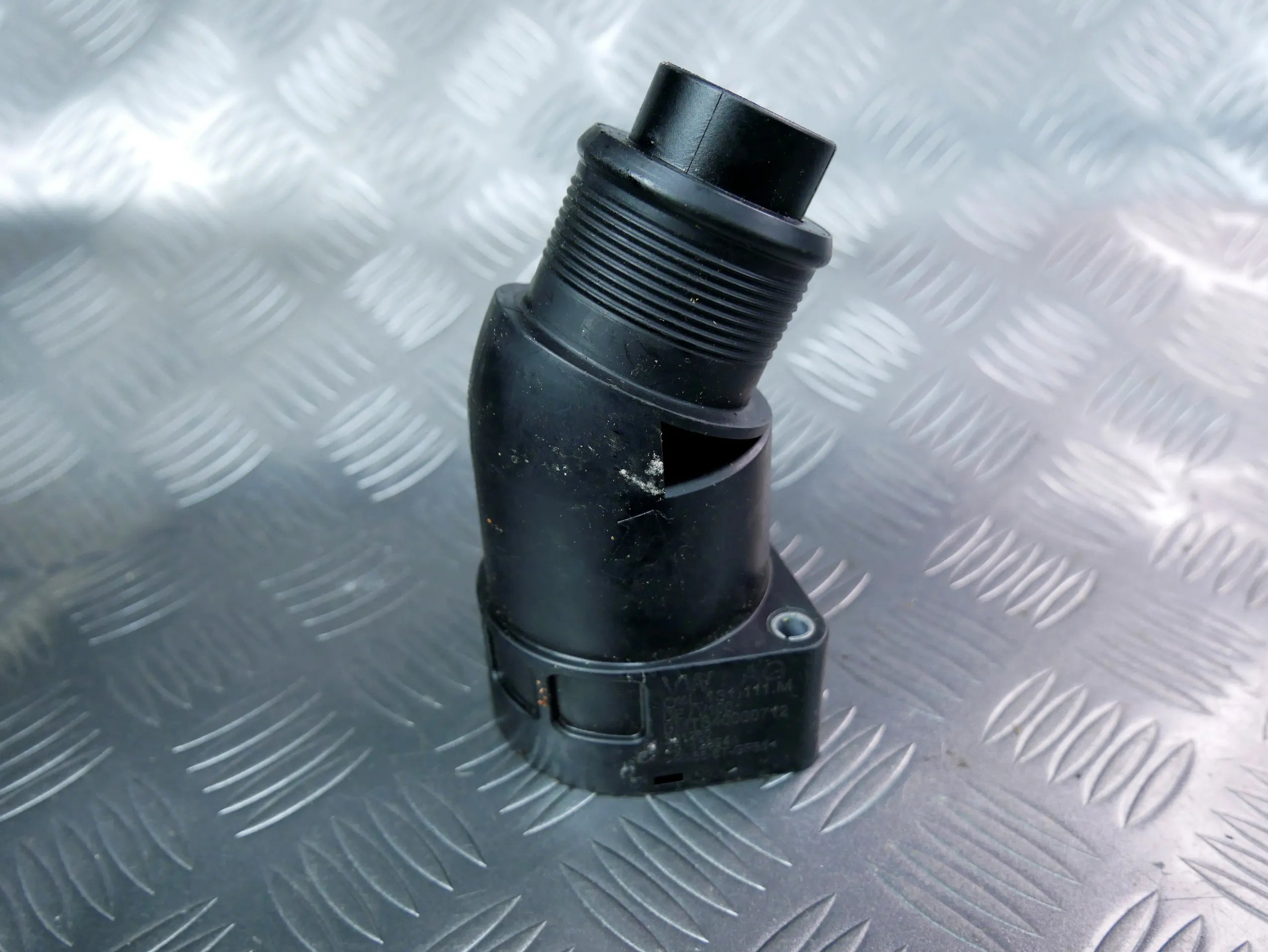 Króciec rura tłumik turbiny 04L131111M VW PASSAT B8 2.0 TDI