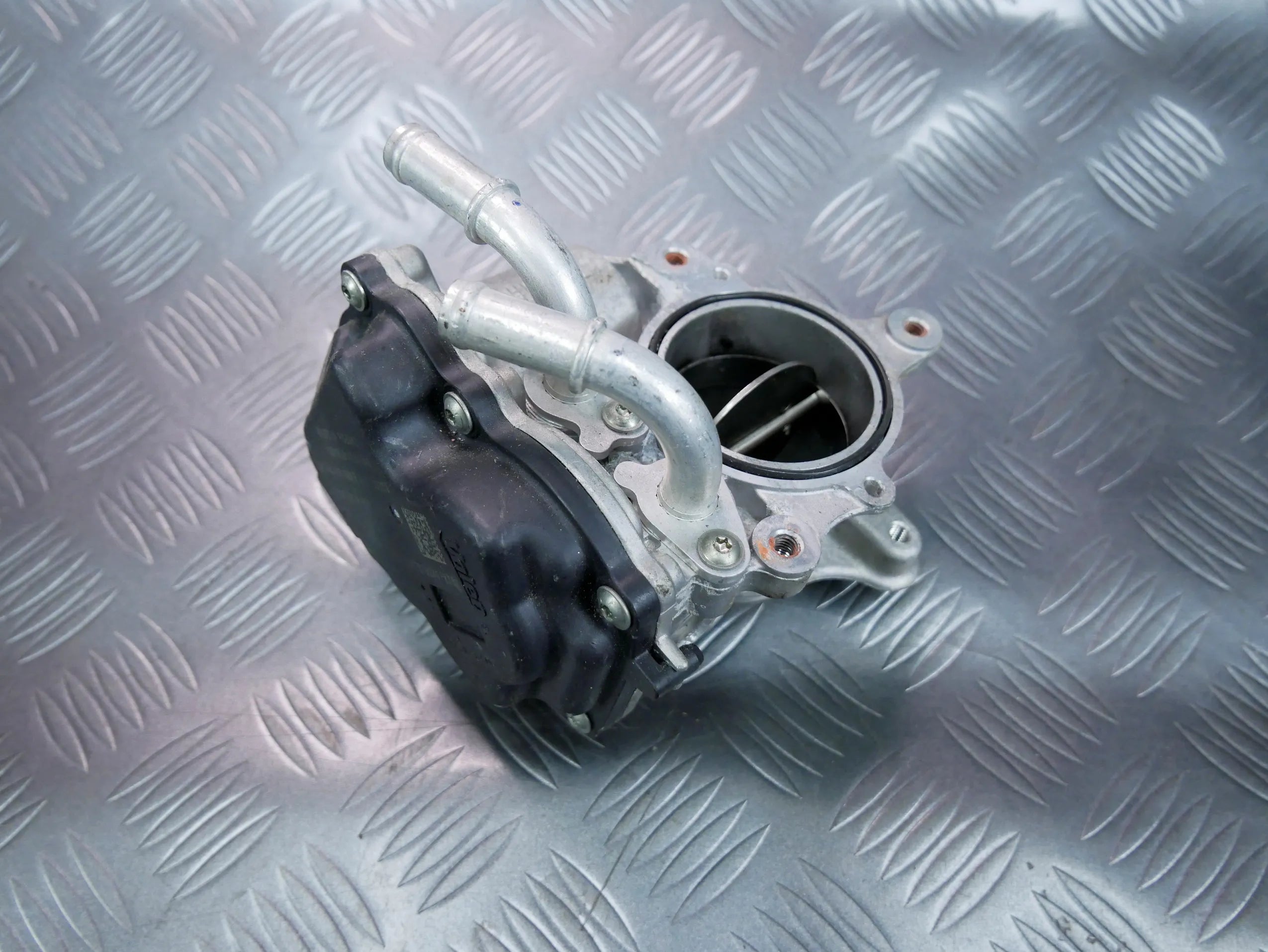 Przepustnica 04L128059R 04L128060R VW PASSAT B8 2.0 TDI