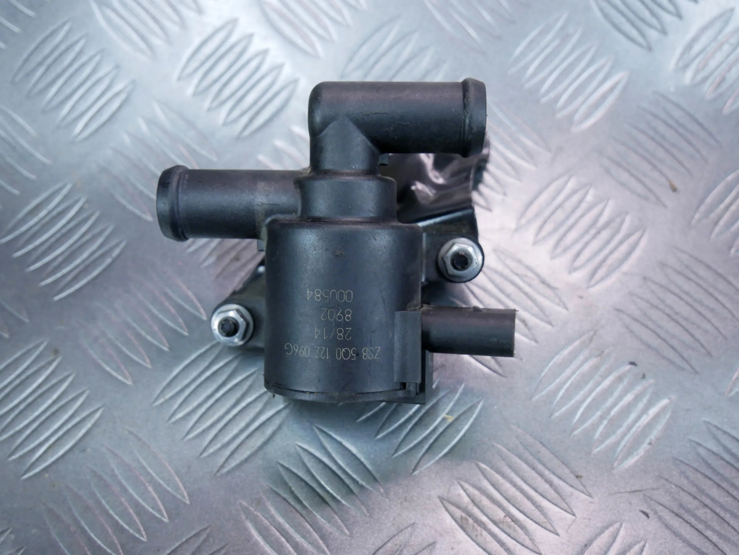 Dodatkowa pompa wody 5Q0122096G VW PASSAT B8 2.0 TDI