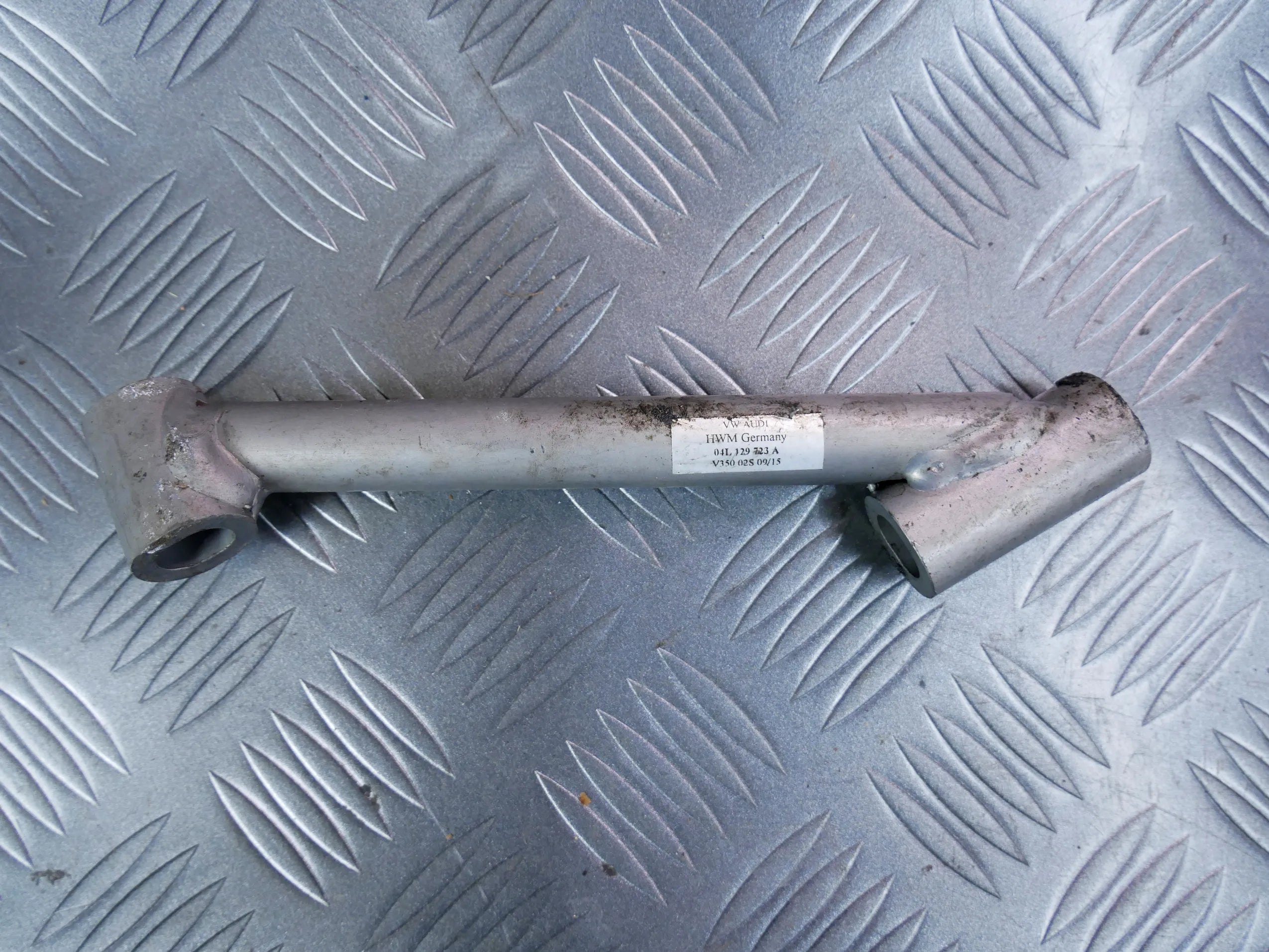 Wspornik podpora mocowanie łapa turbiny 04L129723A VW PASSAT B8 2.0 TDI