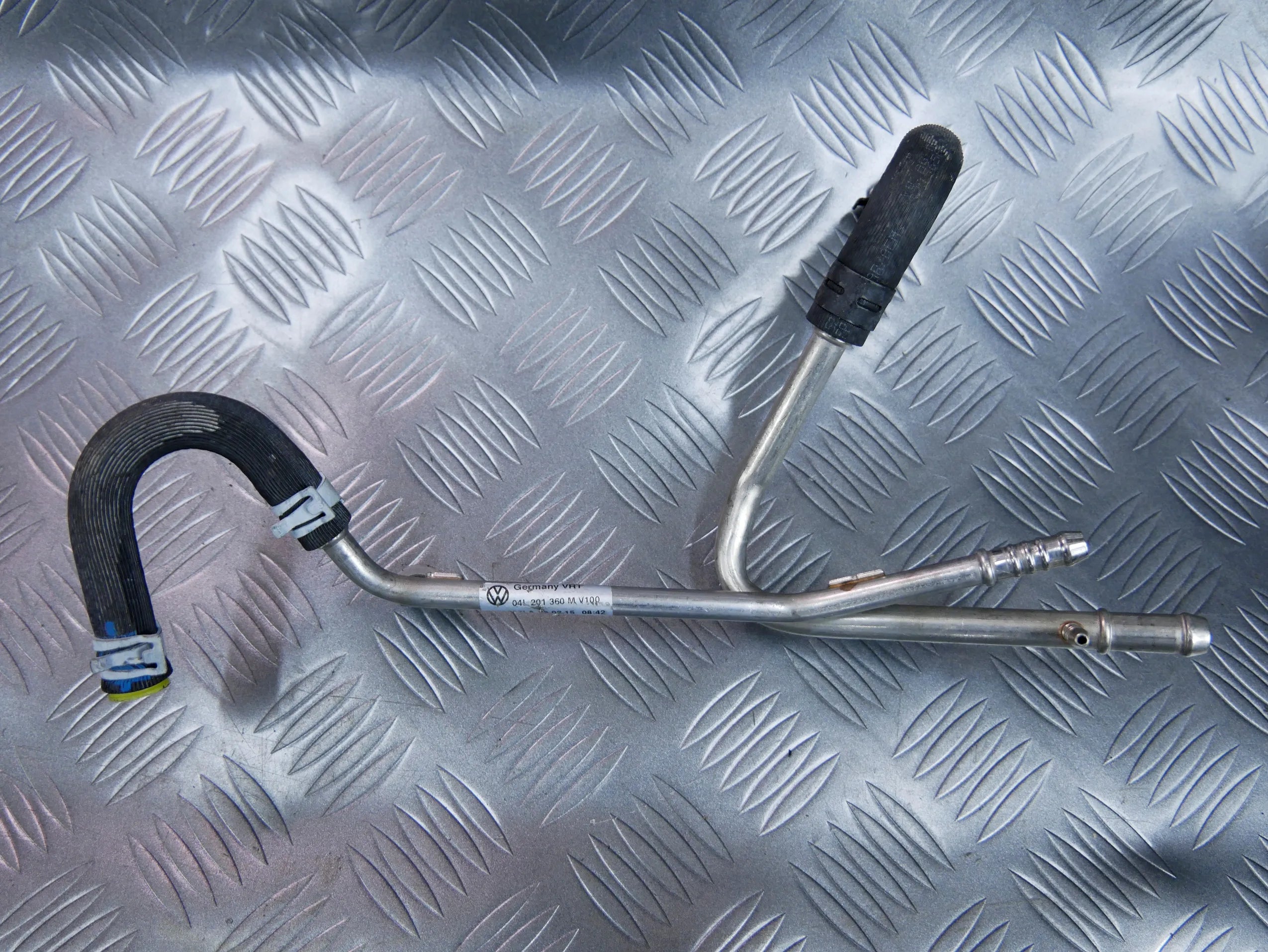 Rurka przewód paliwa 04L201360M VW PASSAT B8 2.0 TDI