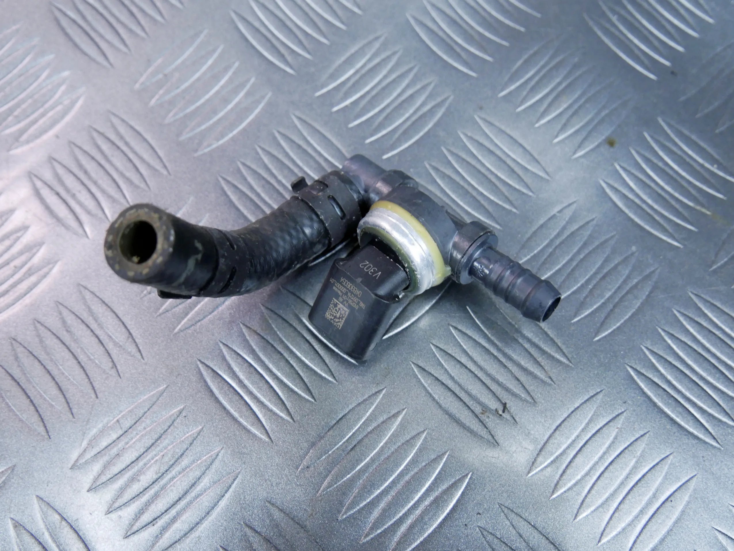 Czujnik ciśnienia paliwa 04B906054 VW PASSAT B8 2.0 TDI