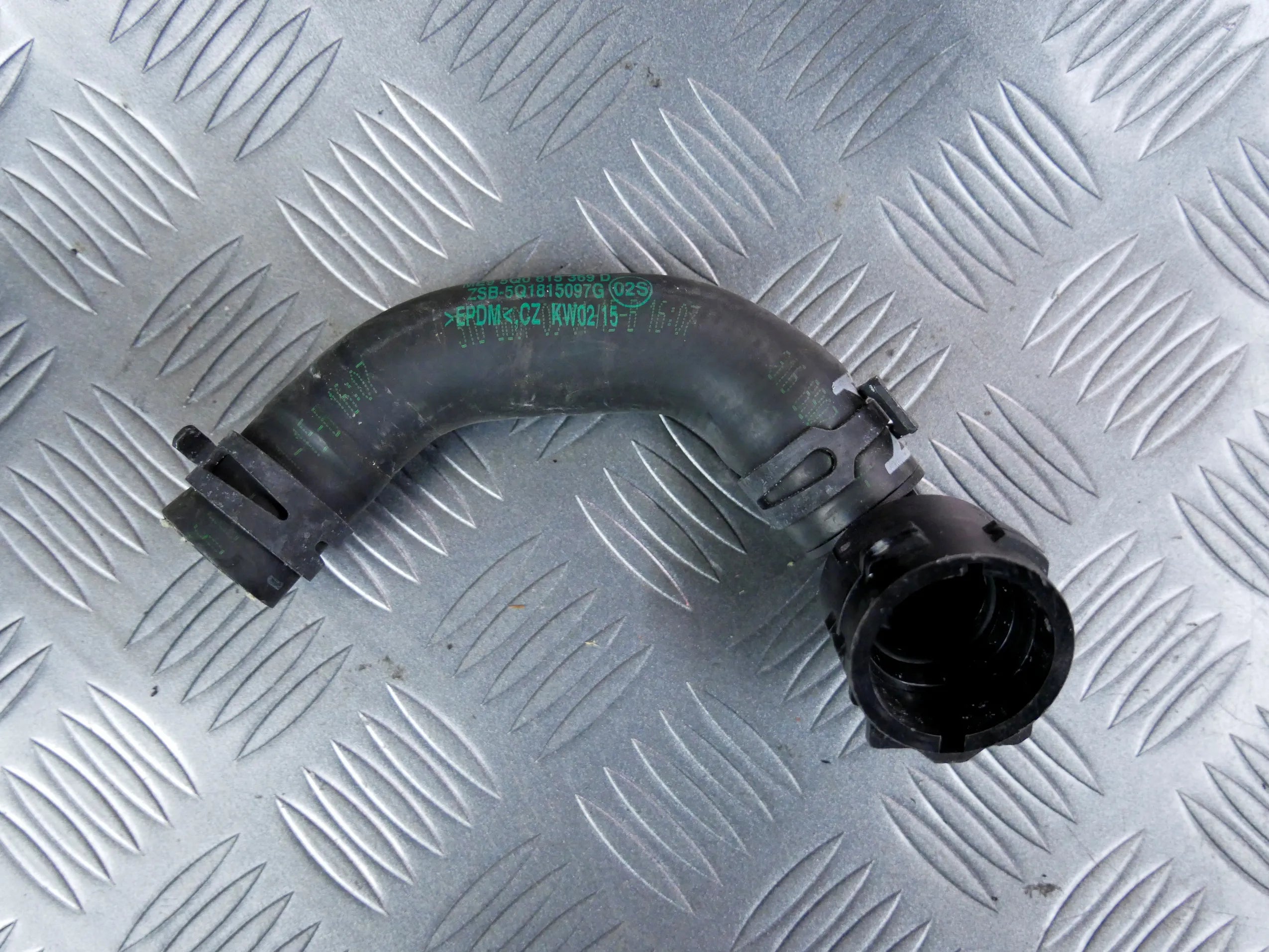 Rura wąż wody 04L122058F VW PASSAT B8 2.0 TDI