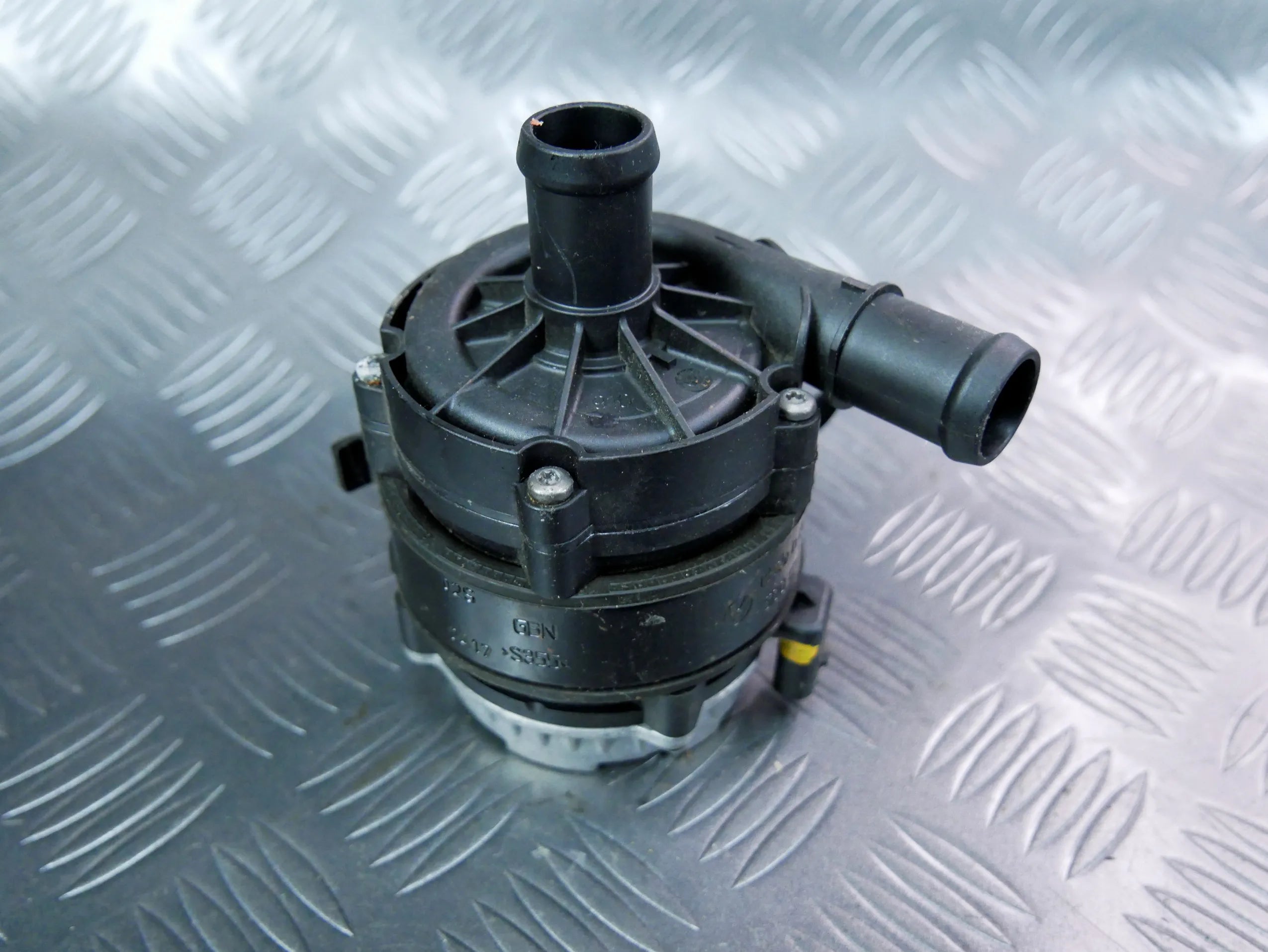 Dodatkowa pompa wody 04L965567 VW PASSAT GTE 1.4 TSI