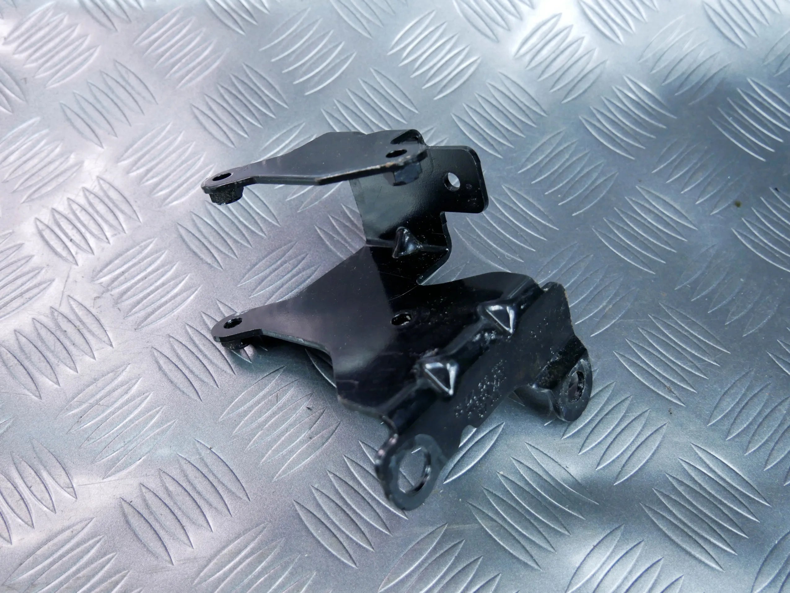 Mocowanie pompy wody 5Q0819212 VW PASSAT B8 GTE 1.4 TSI