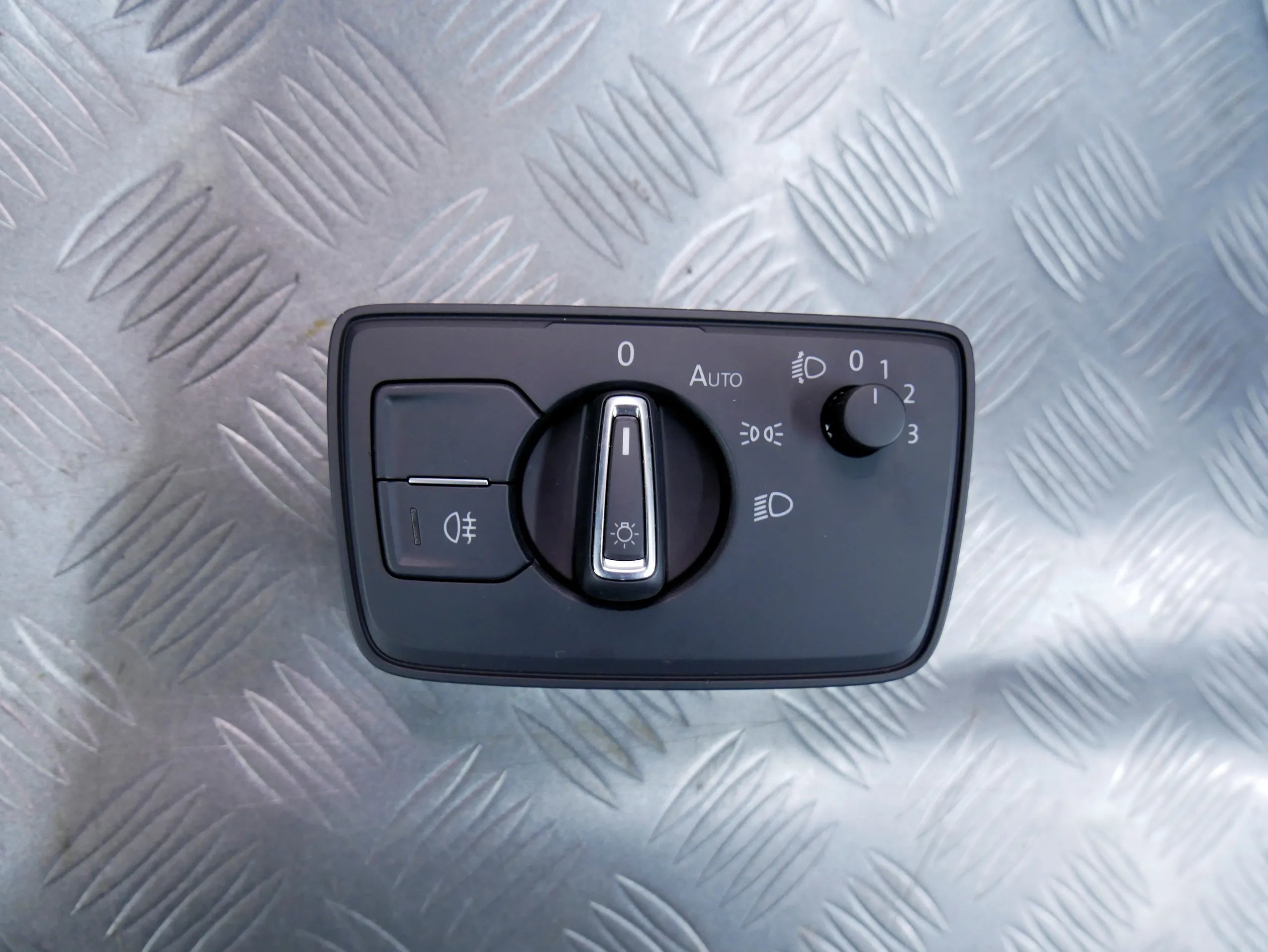 Włącznik przełącznik świateł 3G0941633A VW PASSAT B8