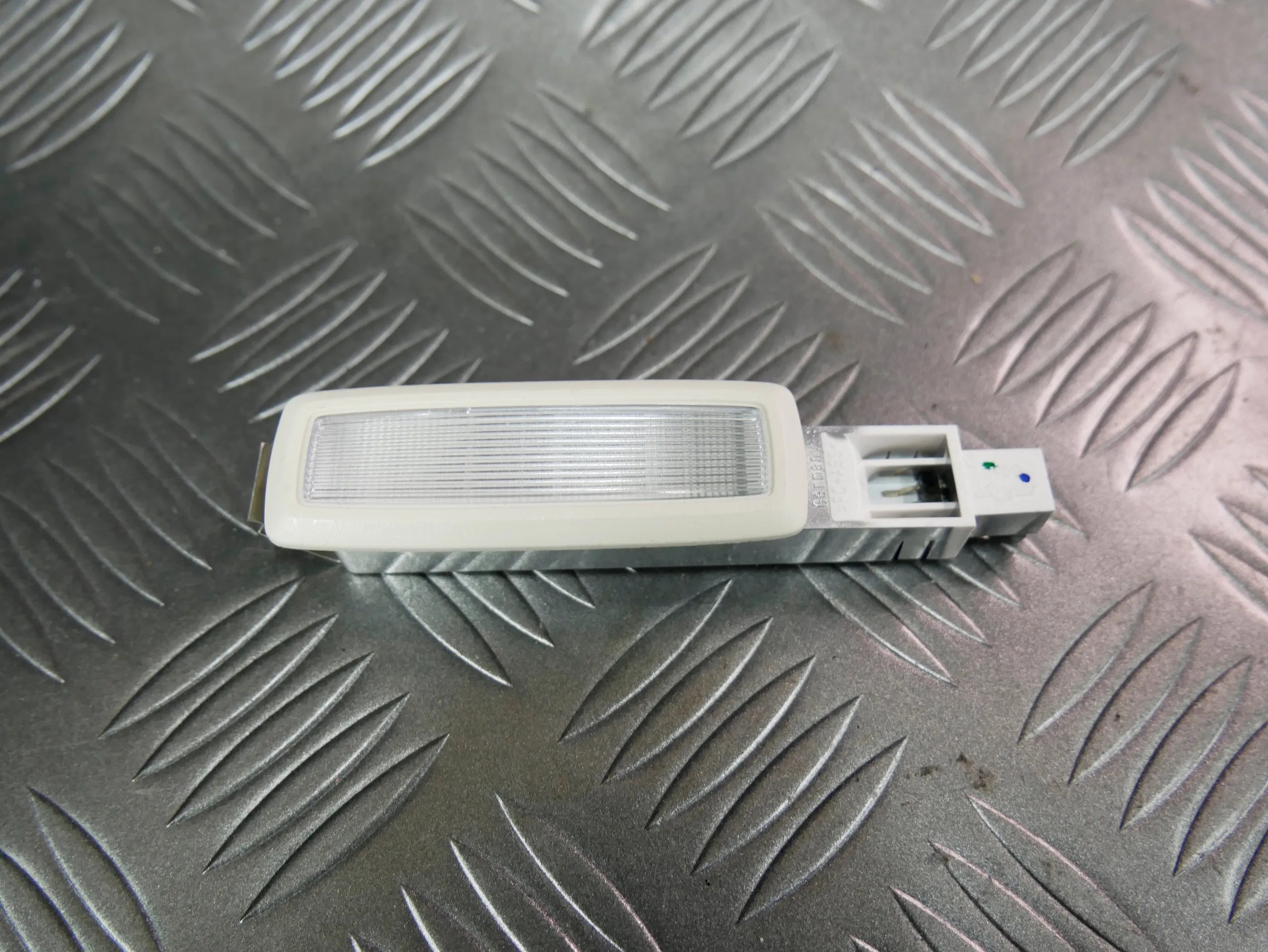 Lampka podsufitki LED beżowa 3G0947109 NX1 VW PASSAT B8