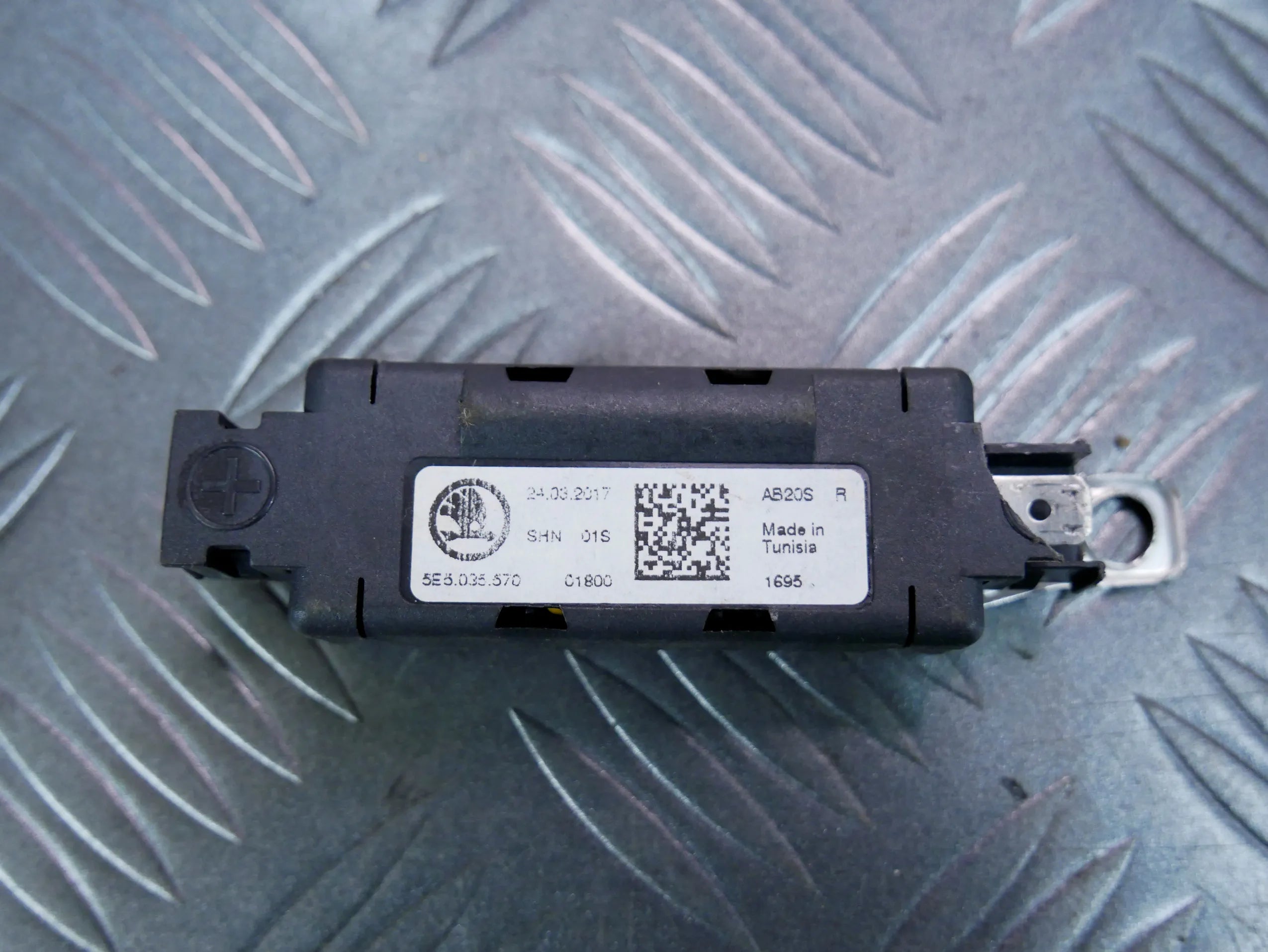 Filtr przeciwzakłóceniowy 5E5035570 VW PASSAT B8