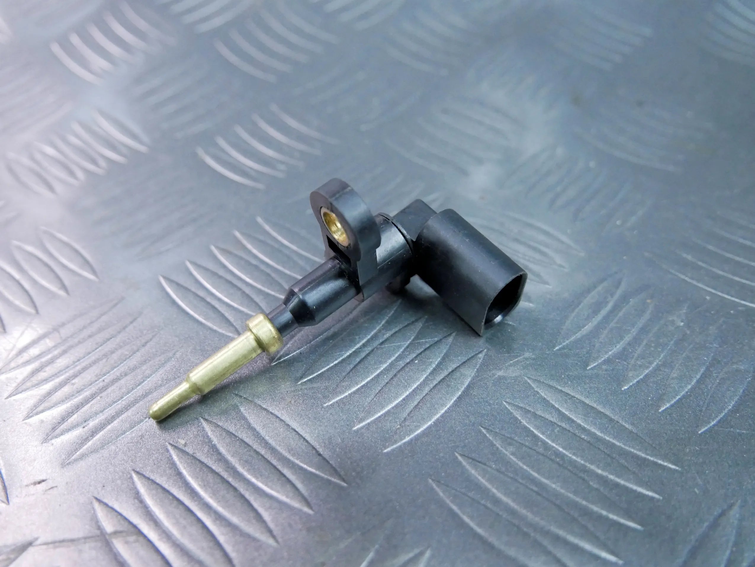 Czujnik temperatury płynu 04E919501B VW PASSAT B8 TSI