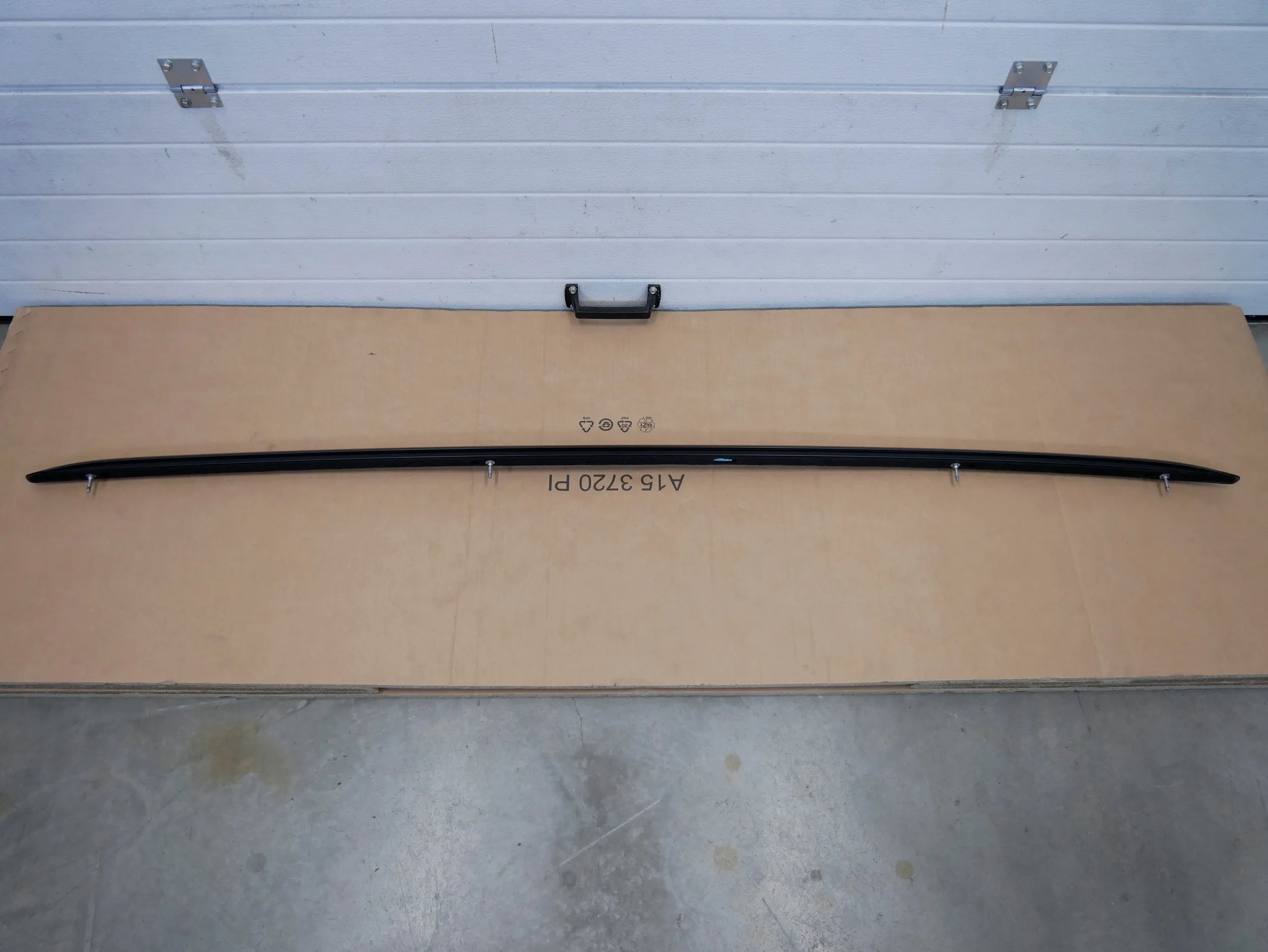 Reling dachowy prawy czarny 3G9860026K VW PASSAT B8 KOMBI