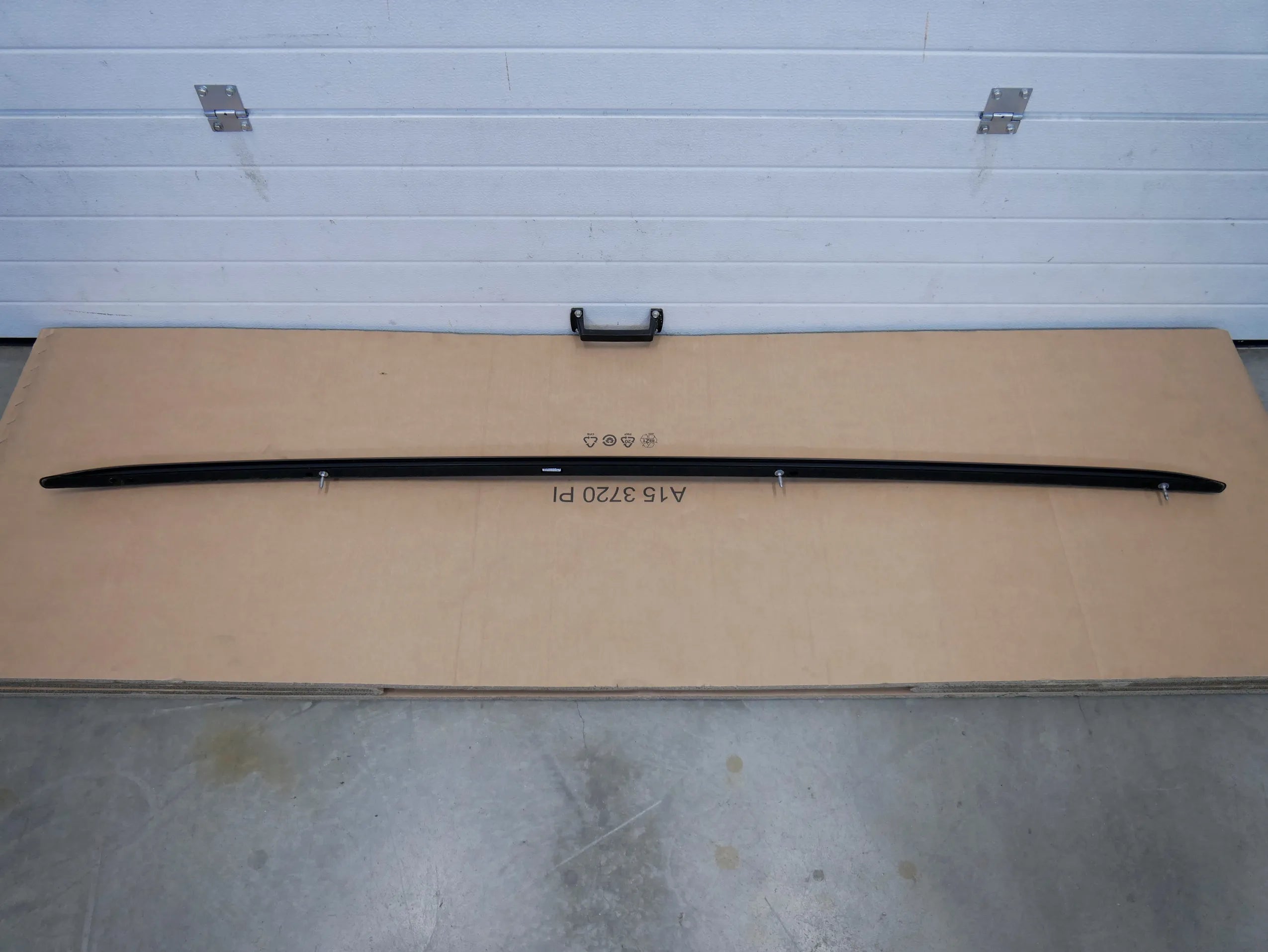 Reling dachowy lewy czarny 3G9860025K VW PASSAT B8 KOMBI