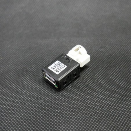 Wtyczka złącze USB 5Q0035726B OCTAVIA III - Davicar.pl