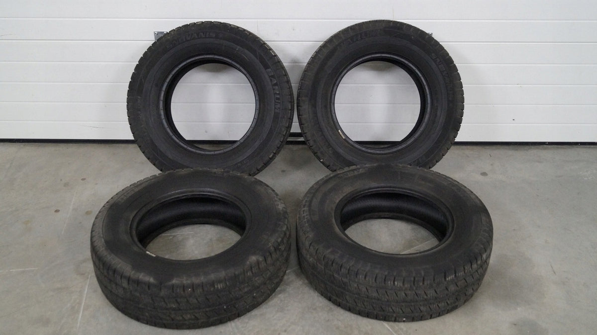 Komplet BARUM SNOWVANIS 225/70R15C 2011r 8mm
