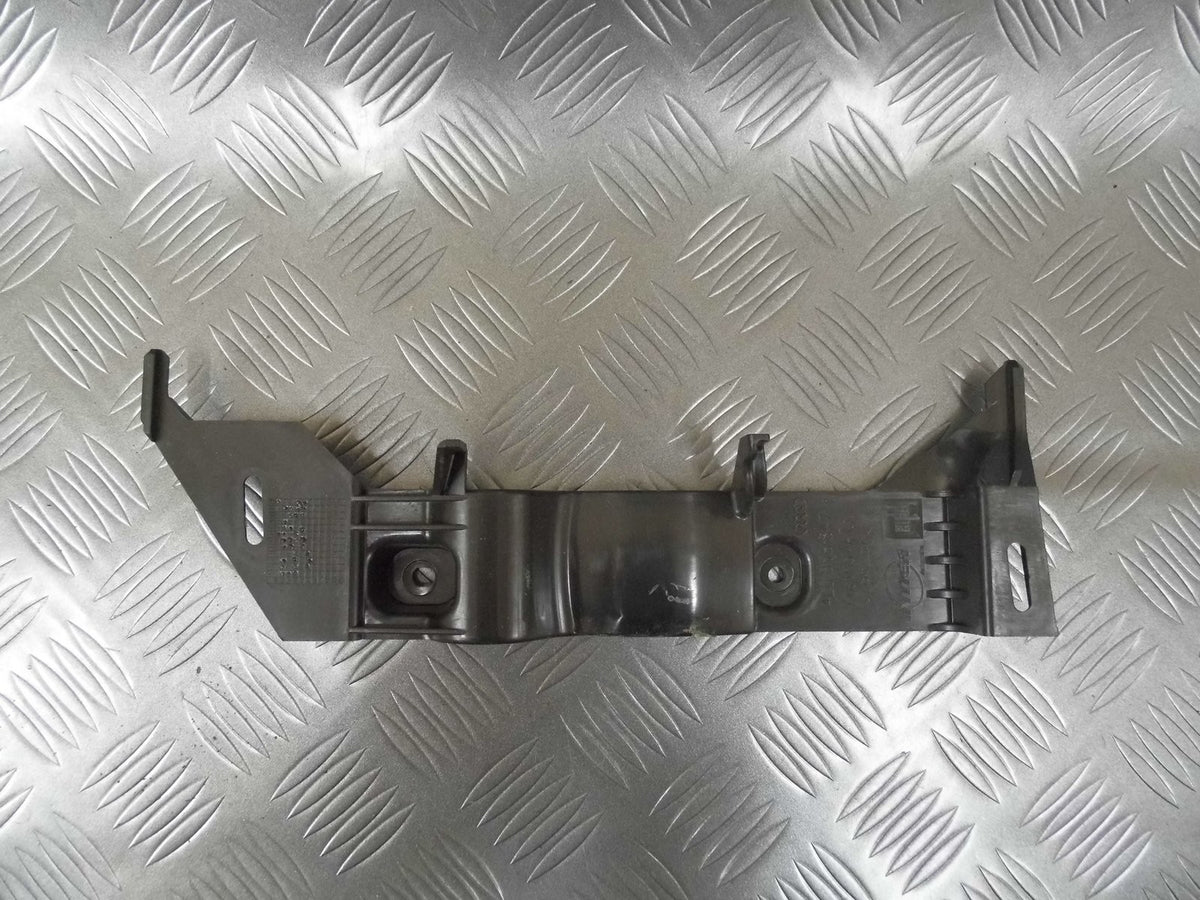 Mocowanie słupka lewe 4L0858847 AUDI Q7