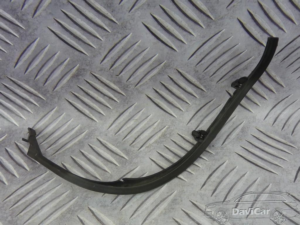 Listwa bagażnika prawa 7060046 BMW E60 SEDAN