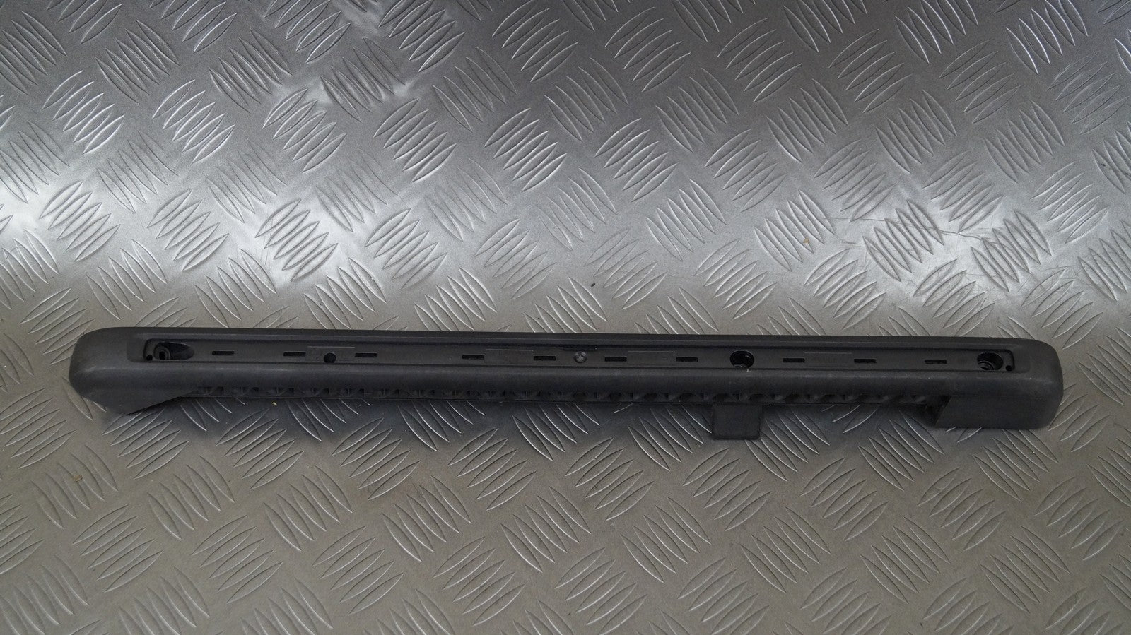 Szyna bagażnika lewa 5L0867895 SKODA YETI