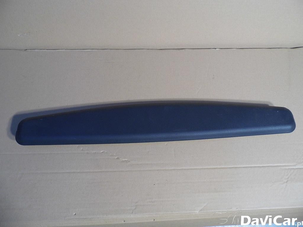 Plastik nakładka bagażnika D65168930 MAZDA 2