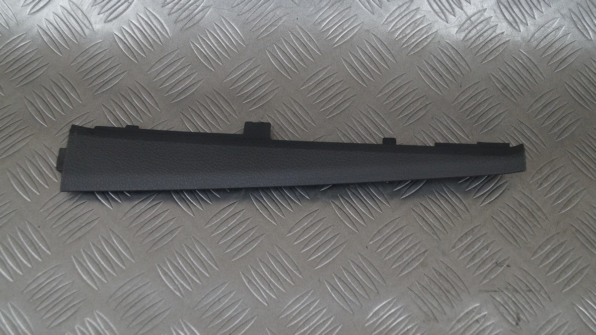 Listwa boku konsoli prawa 5C6868238 VW JETTA VI