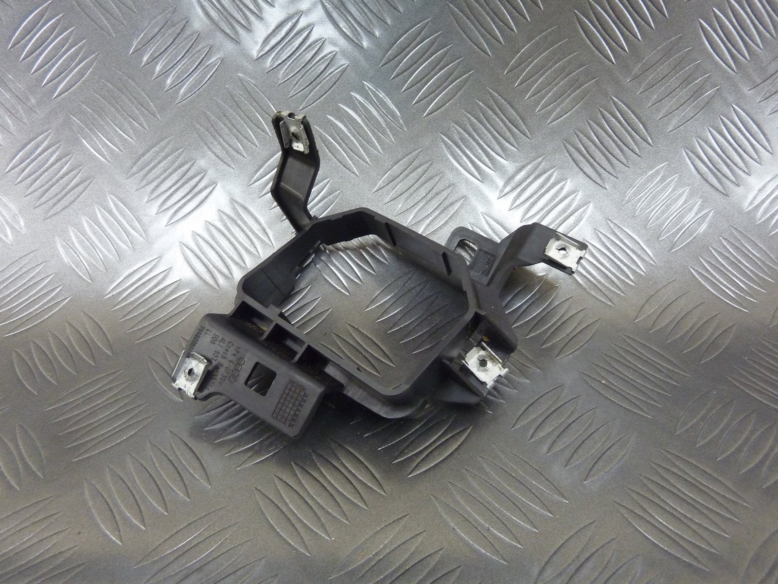 Mocowanie stacyjki 4L1857289 AUDI Q7