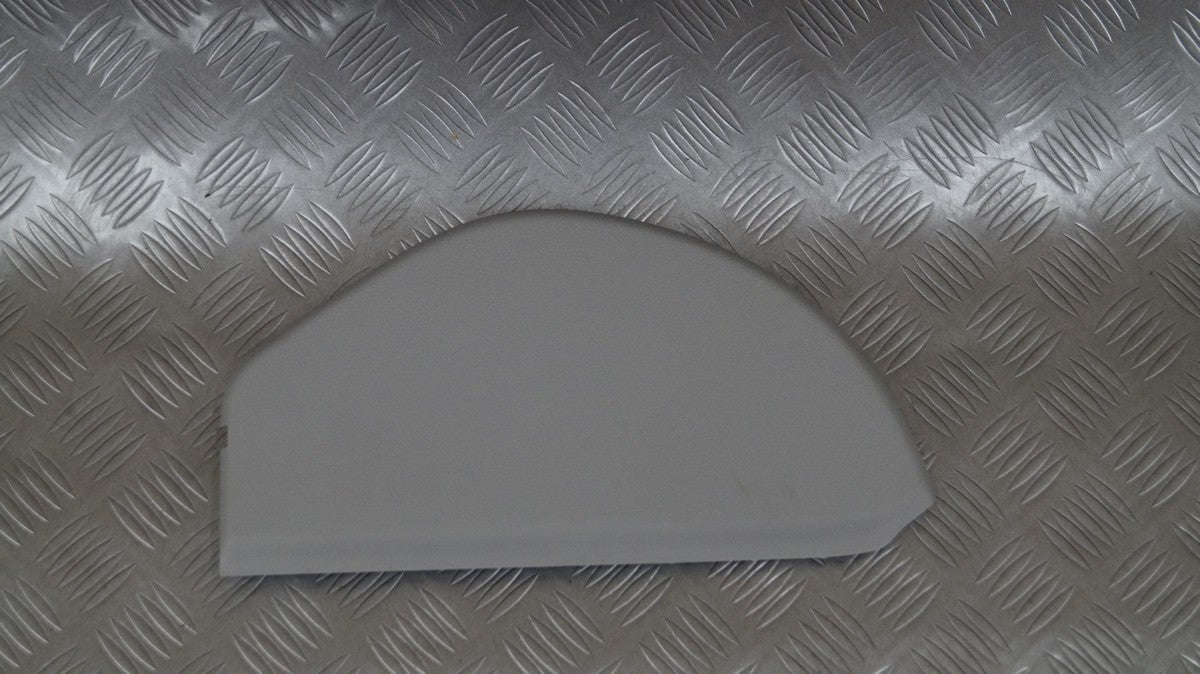 Osłona boku konsoli prawa 5L0857504 SKODA YETI