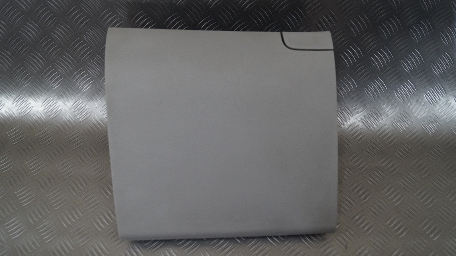 Schowek pasażera szary RHD 5L2857097 SKODA YETI