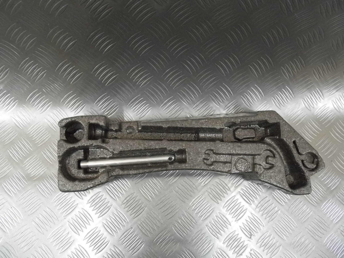 Styropian bagażnika 4L0012113D AUDI Q7