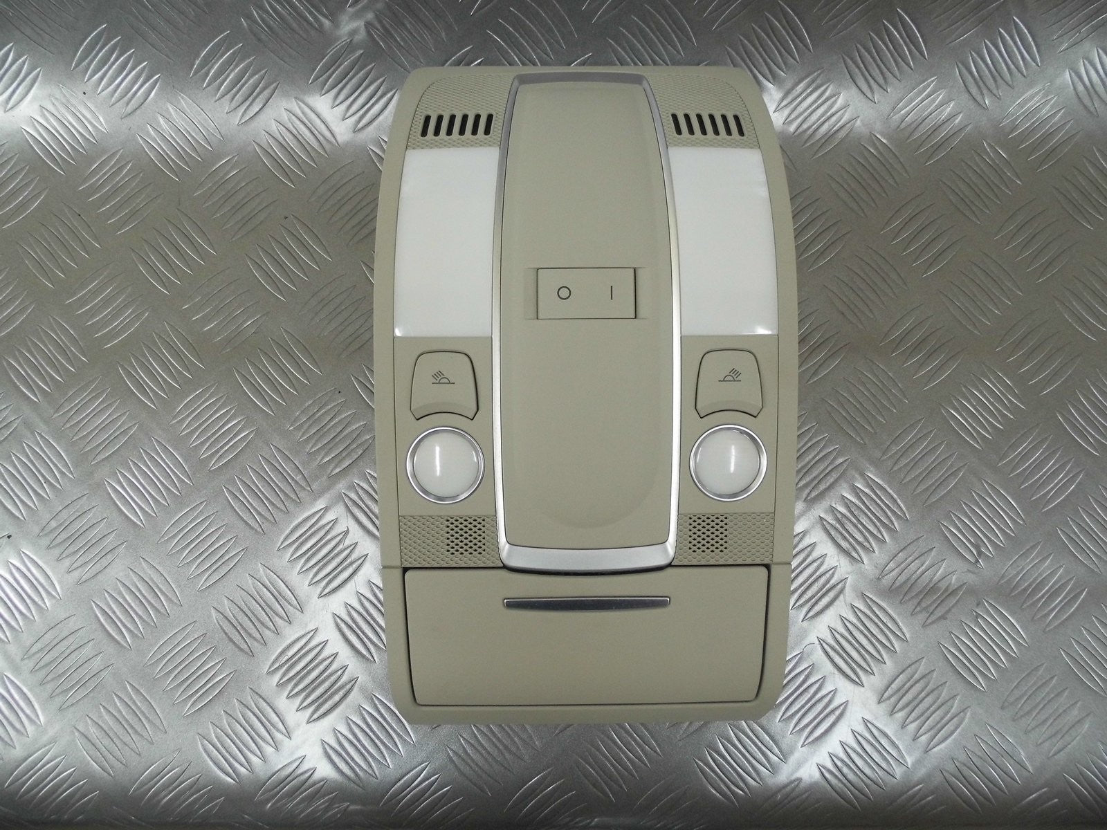 Lampka podsufitki przód 4L0947135G AUDI Q7