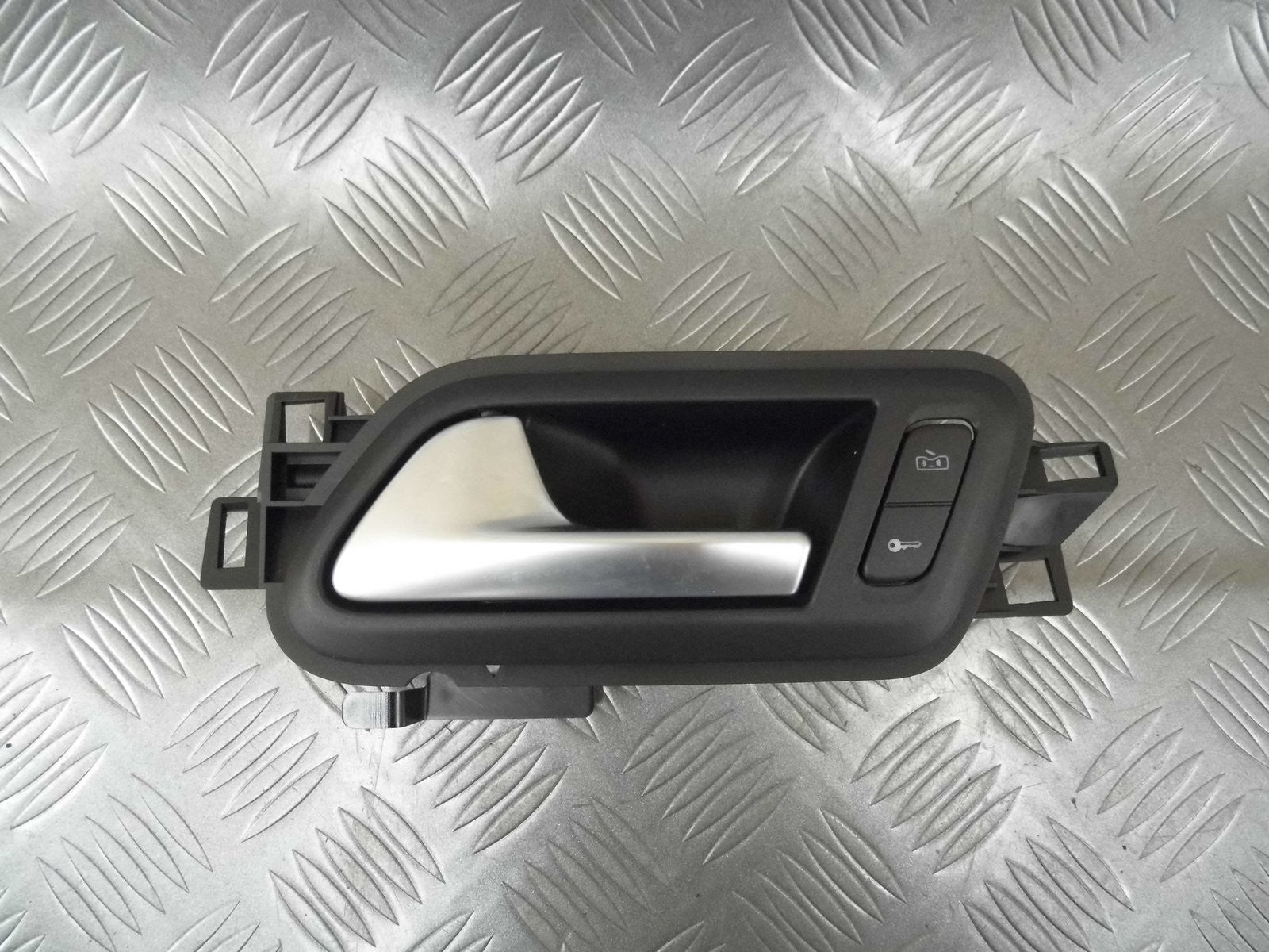 Klamka drzwi przód lewa 2H0837113D VW AMAROK