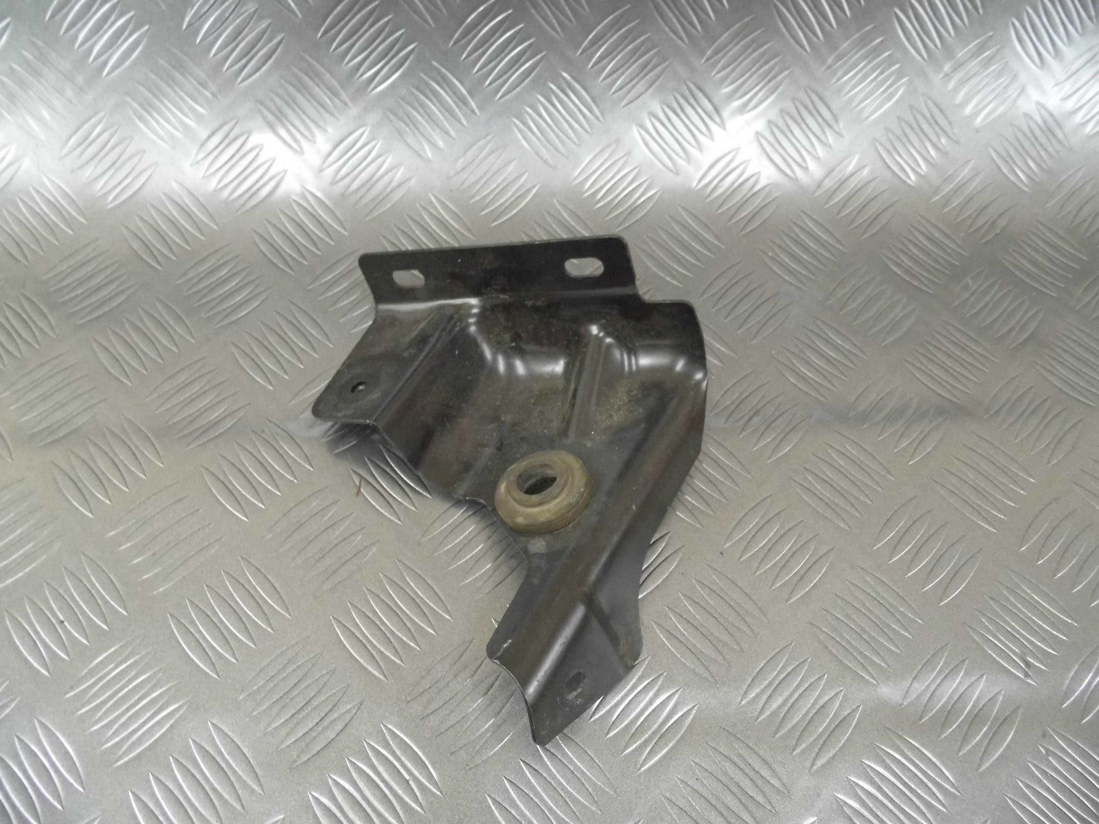 Mocowanie wycieraczki 4L1955743 AUDI Q7