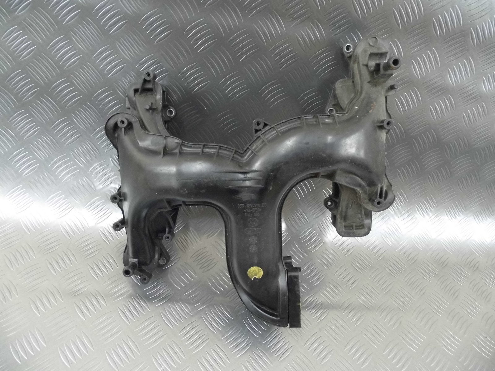 Kolektor ssący 059129711CD AUDI Q5 3.0 TDI