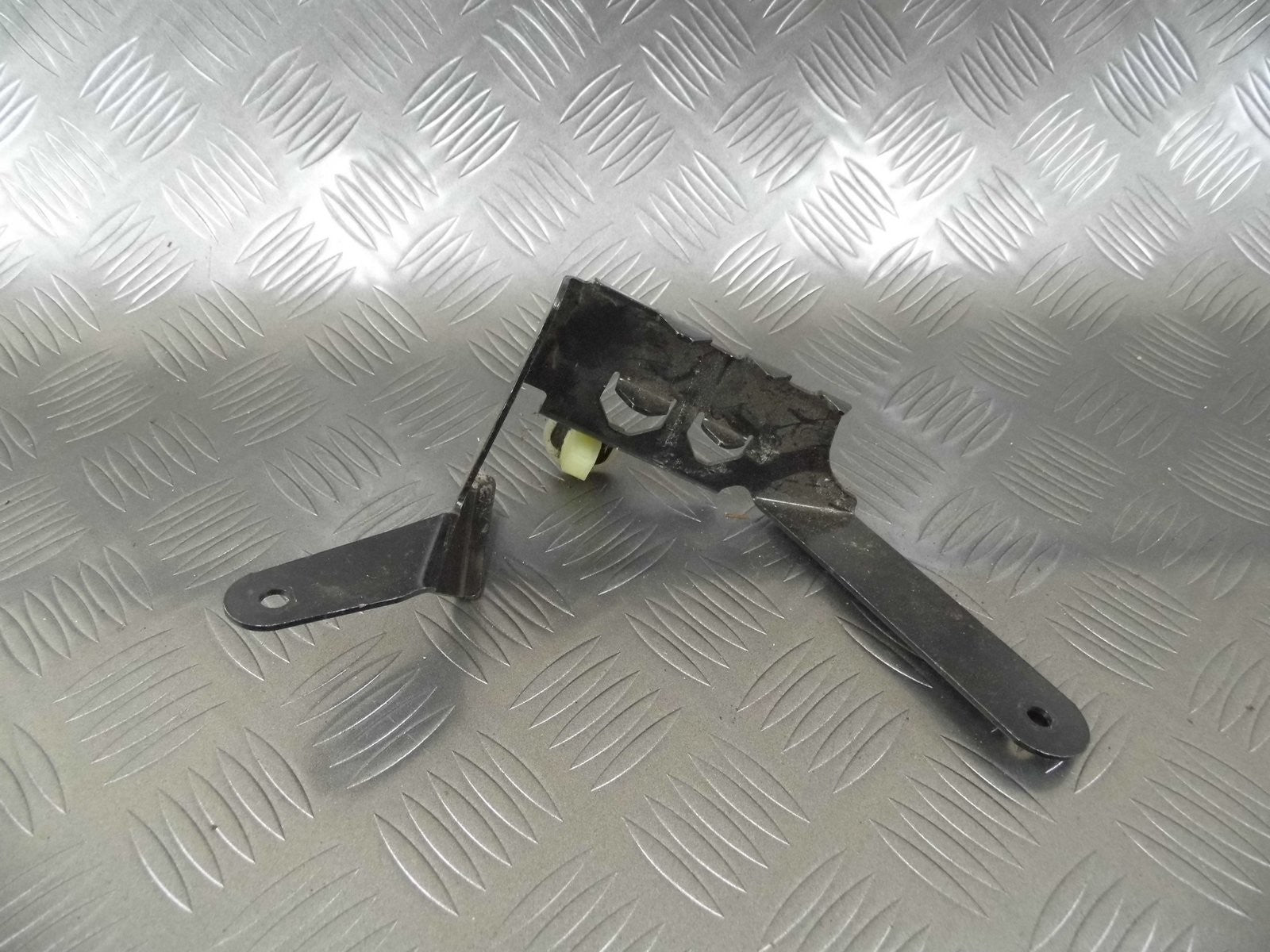 Mocowanie rurki klimatyzacji 7L0819605A AUDI Q7