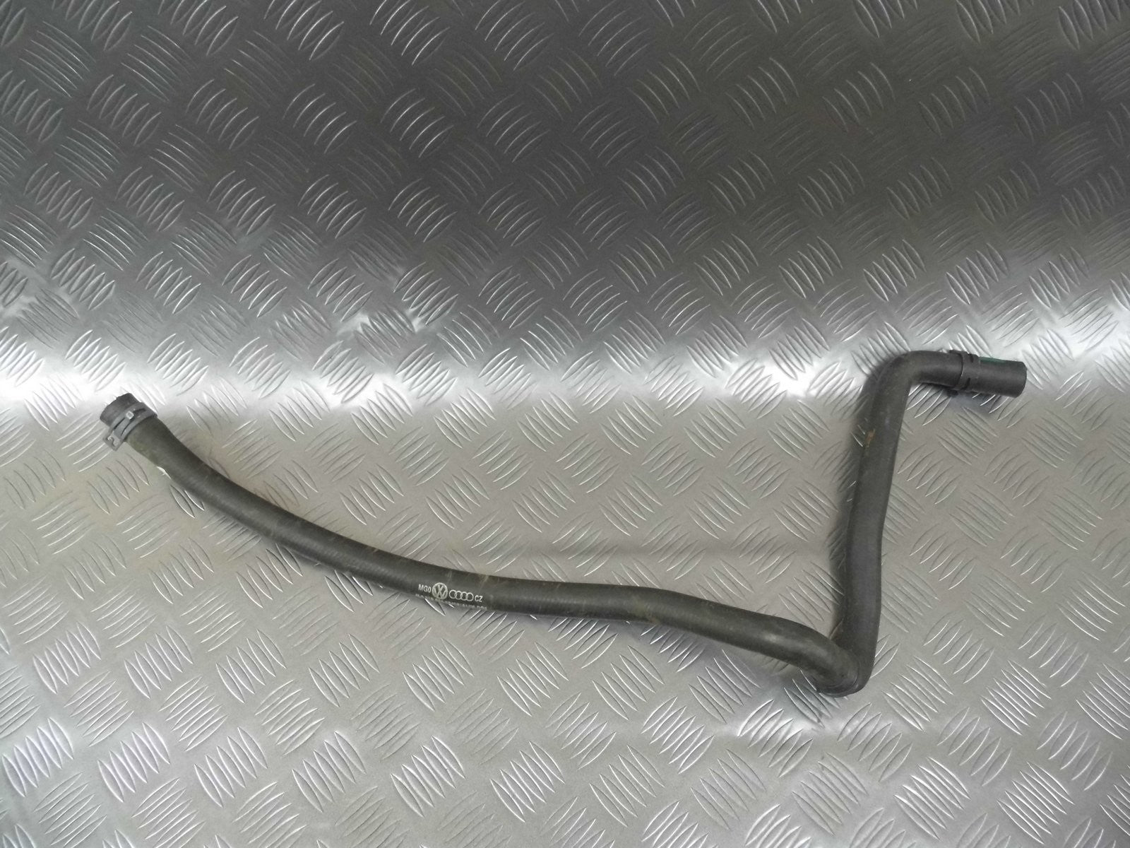 Rura wąż wody 4L0819884 AUDI Q7