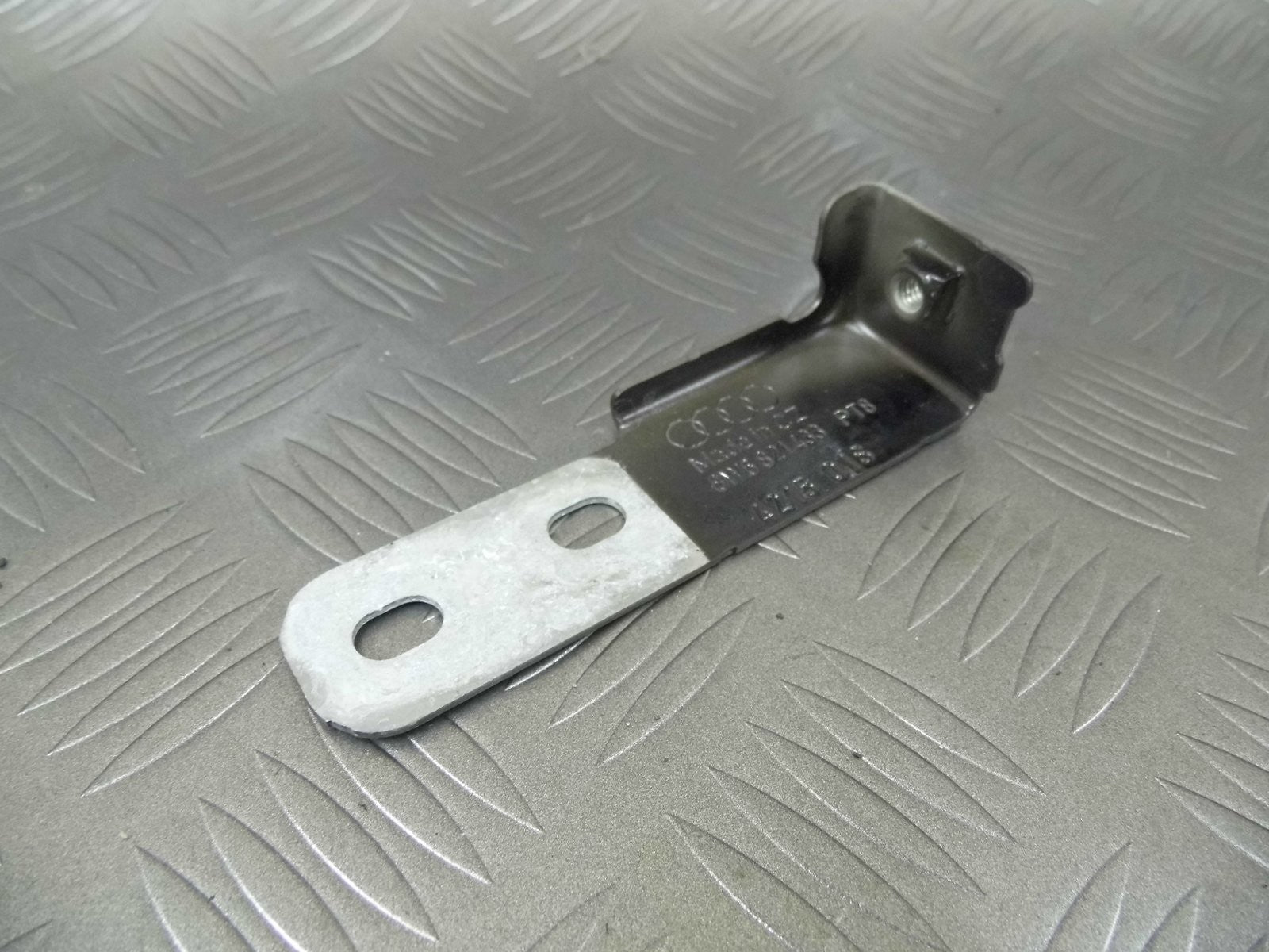 Wspornik błotnika 8W6821433 AUDI A4 B9 8W0