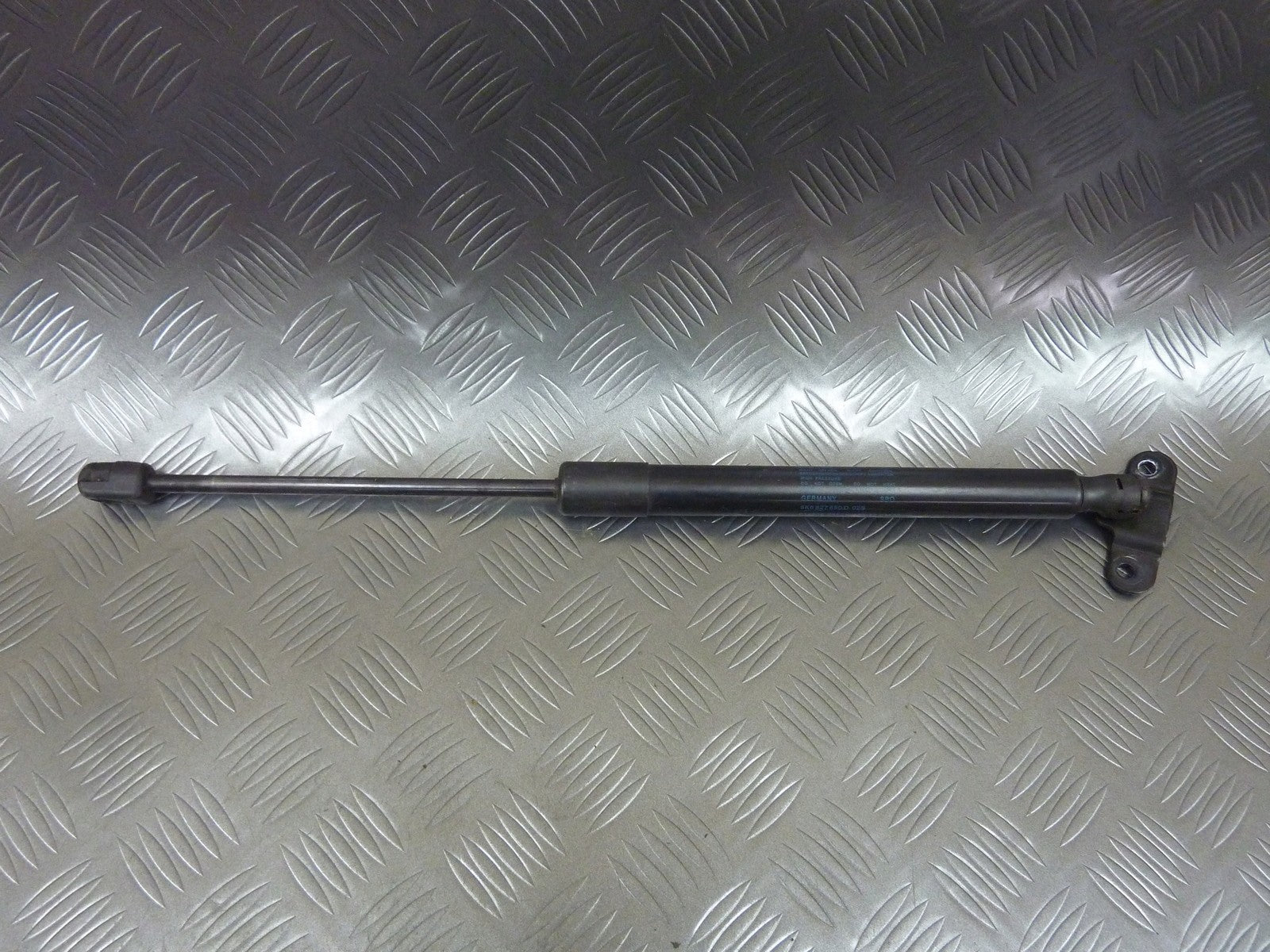 Siłownik klapy 5K6827550D VW GOLF VI