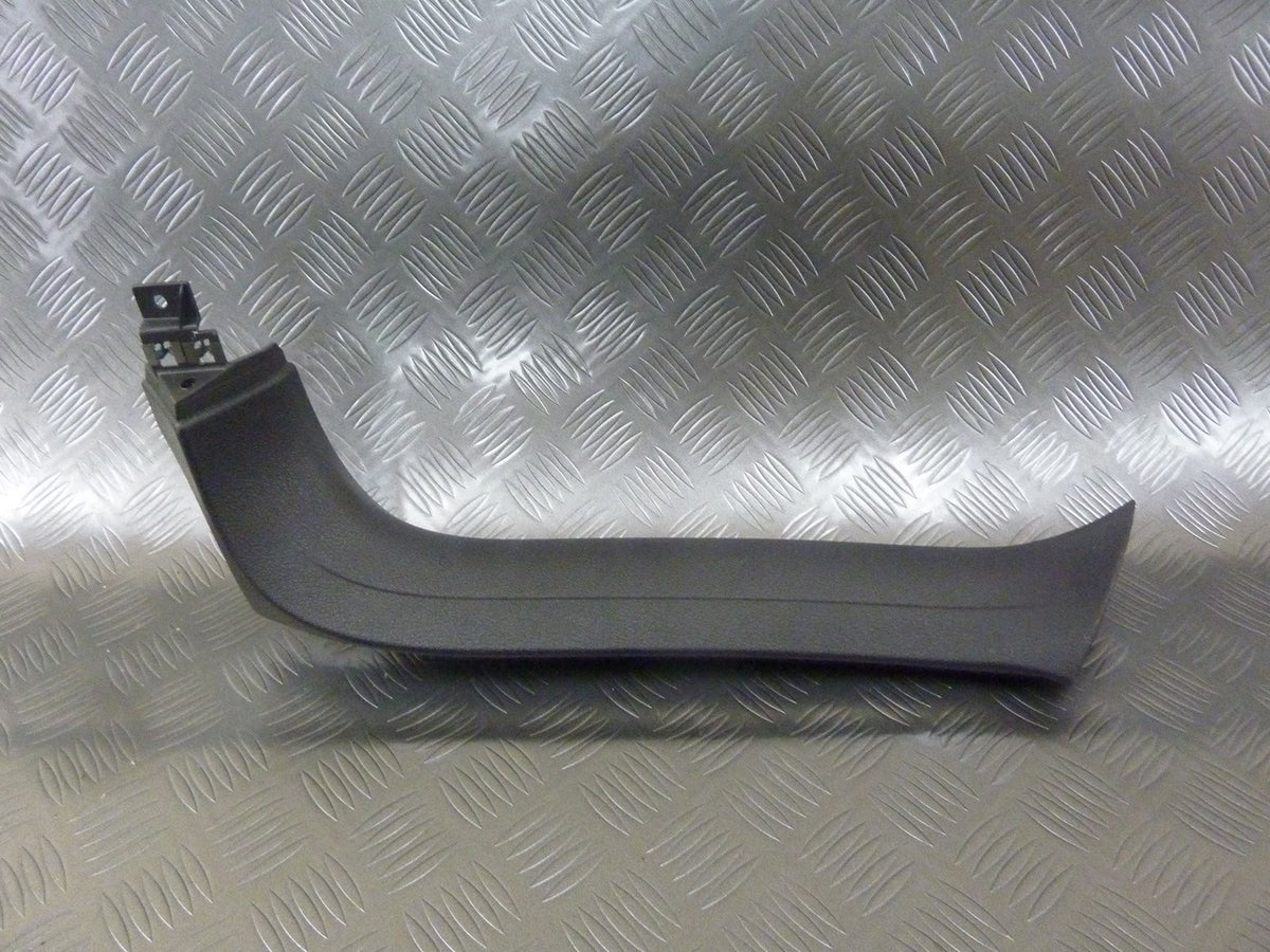 Osłona słupka klapy prawa 4L0867608 AUDI Q7