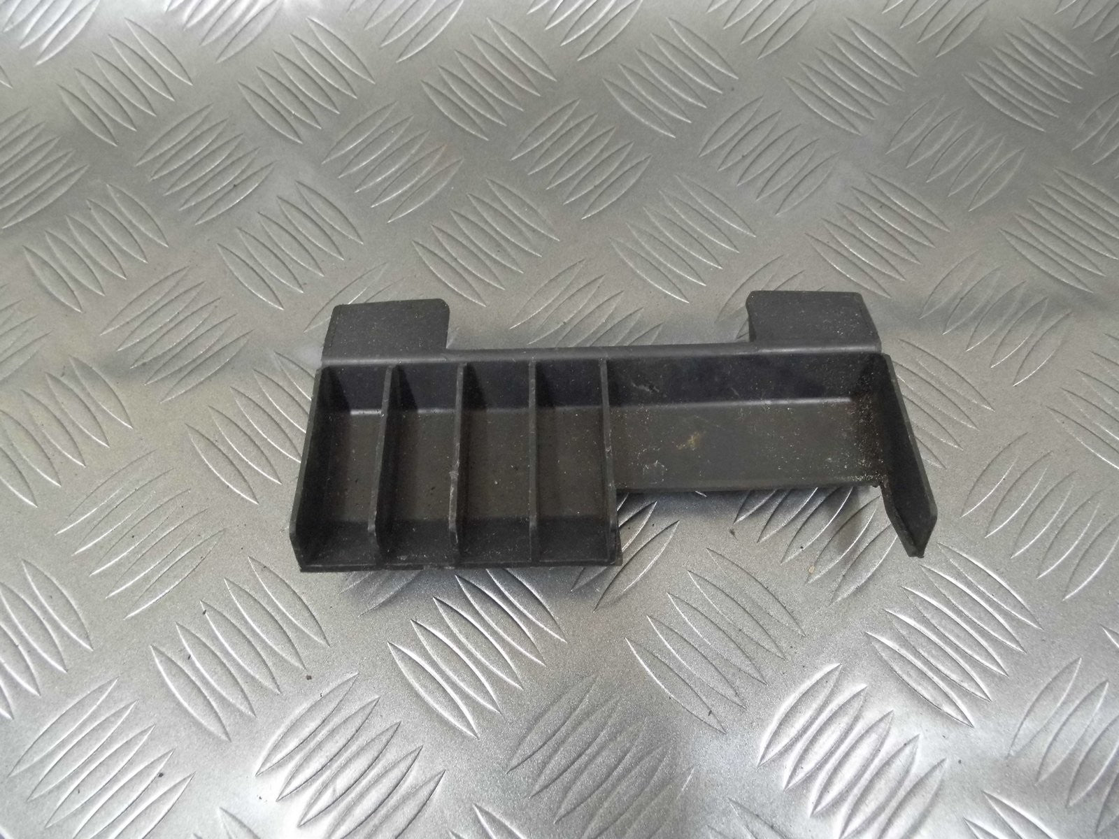 Mocowanie tunelu podłokietnika 4L0863269 AUDI Q7