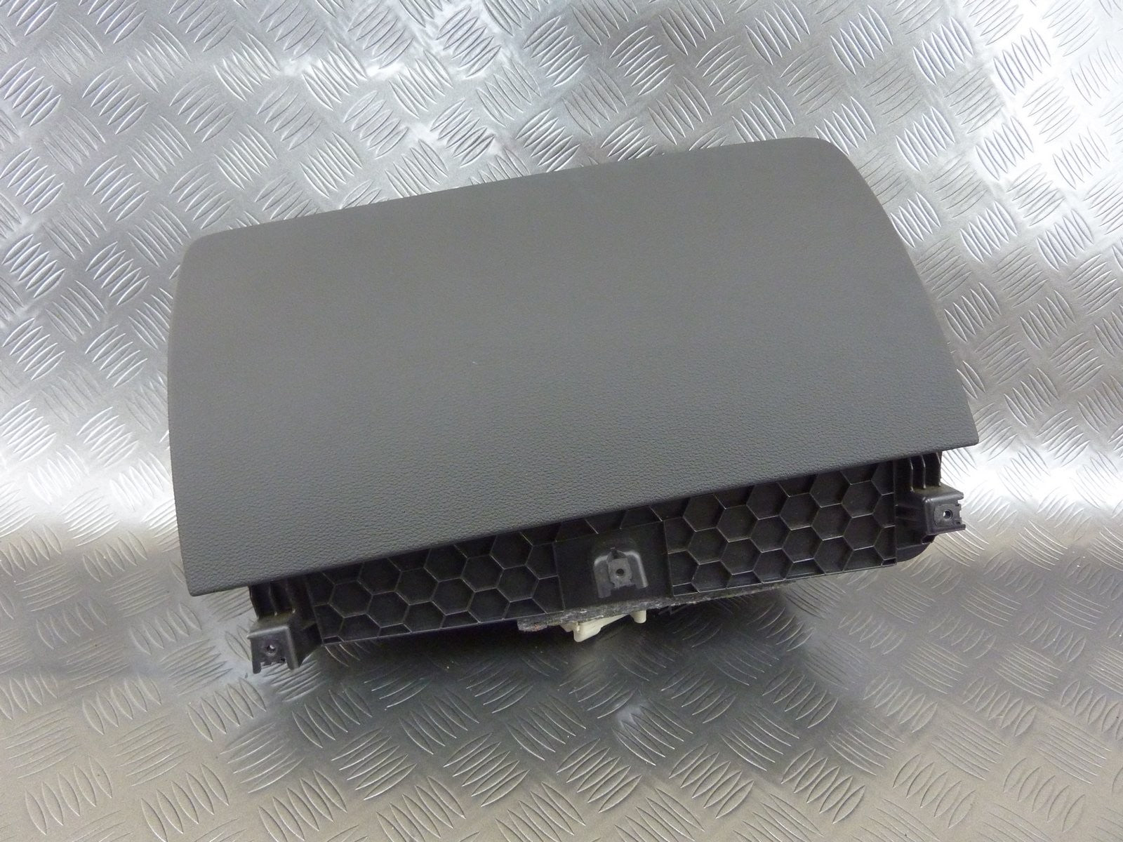 Schowek pasażera czarny 4L1857035D 6PS AUDI Q7