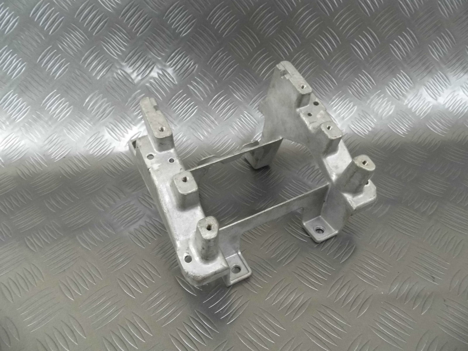 Łapa wspornik mocowanie tunelu 7L0863345 AUDI Q7