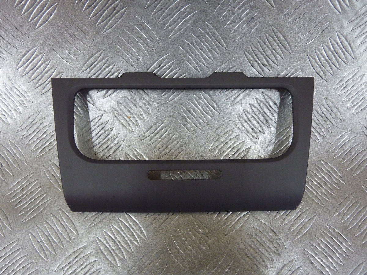 Ramka panelu klimatyzacji 5K0858069P VW GOLF VI