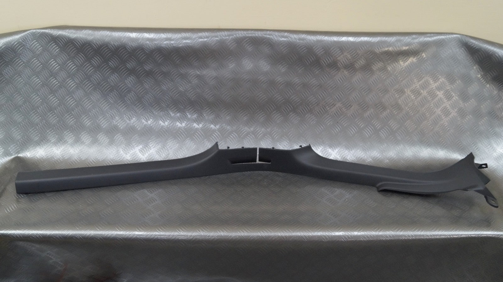 Listwa progowa prawa 5C6853372 VW JETTA VI 5C6