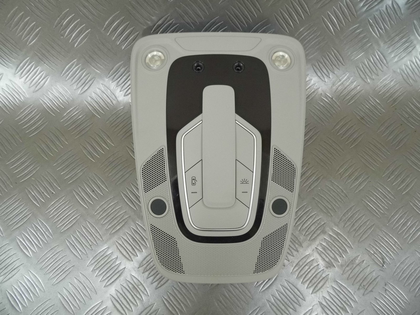 Lampka podsufitki 8W0947135 AUDI A4 B9 8W0